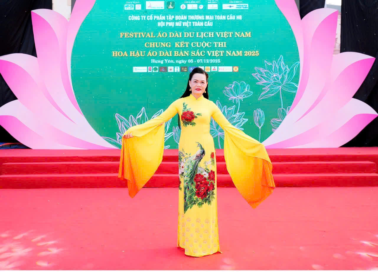 Hoa hậu Đậu Hằng Nga mặc &aacute;o d&agrave;i quảng b&aacute; văn h&oacute;a Việt - Ảnh 4.