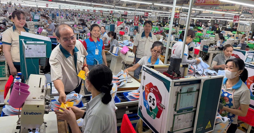 Một công ty ở Đồng Nai chi gần 7 tỉ đồng lì xì đầu năm cho công nhân - Ảnh 1.