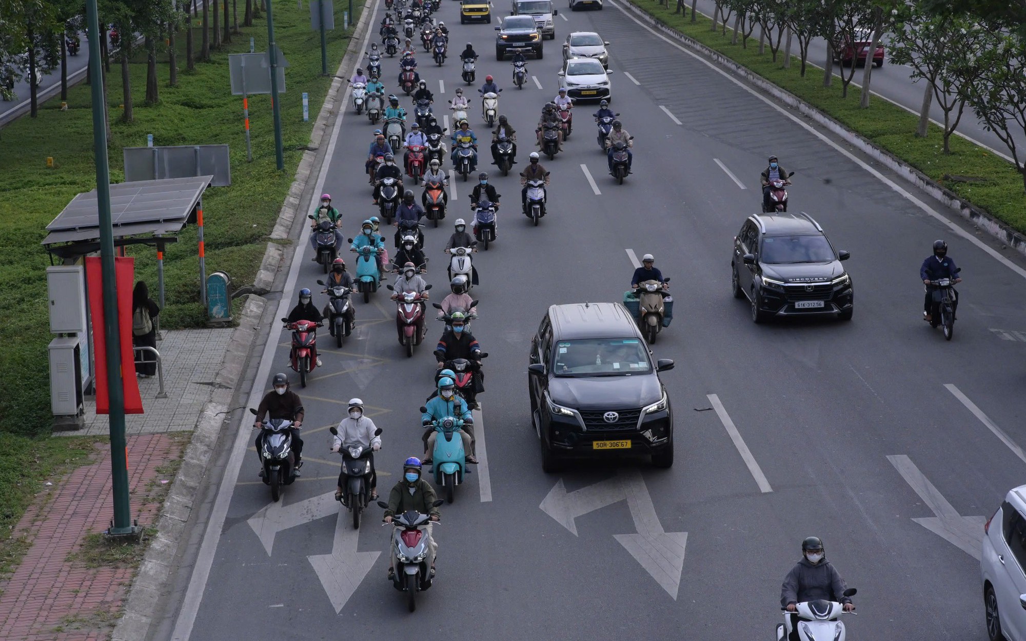Ngày đầu đi làm sau Tết: "Chuyện lạ" tại hàng loạt điểm nóng giao thông ở TPHCM