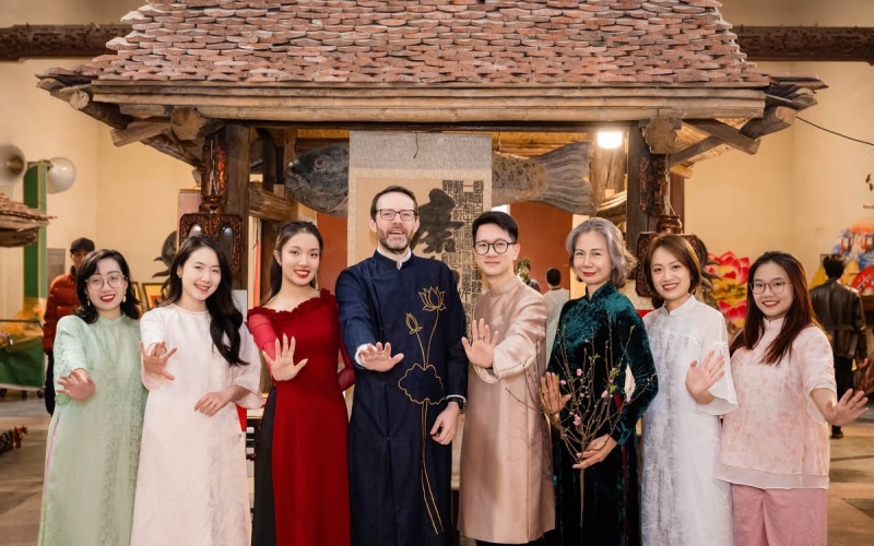 Tet greetings from British and US envoys