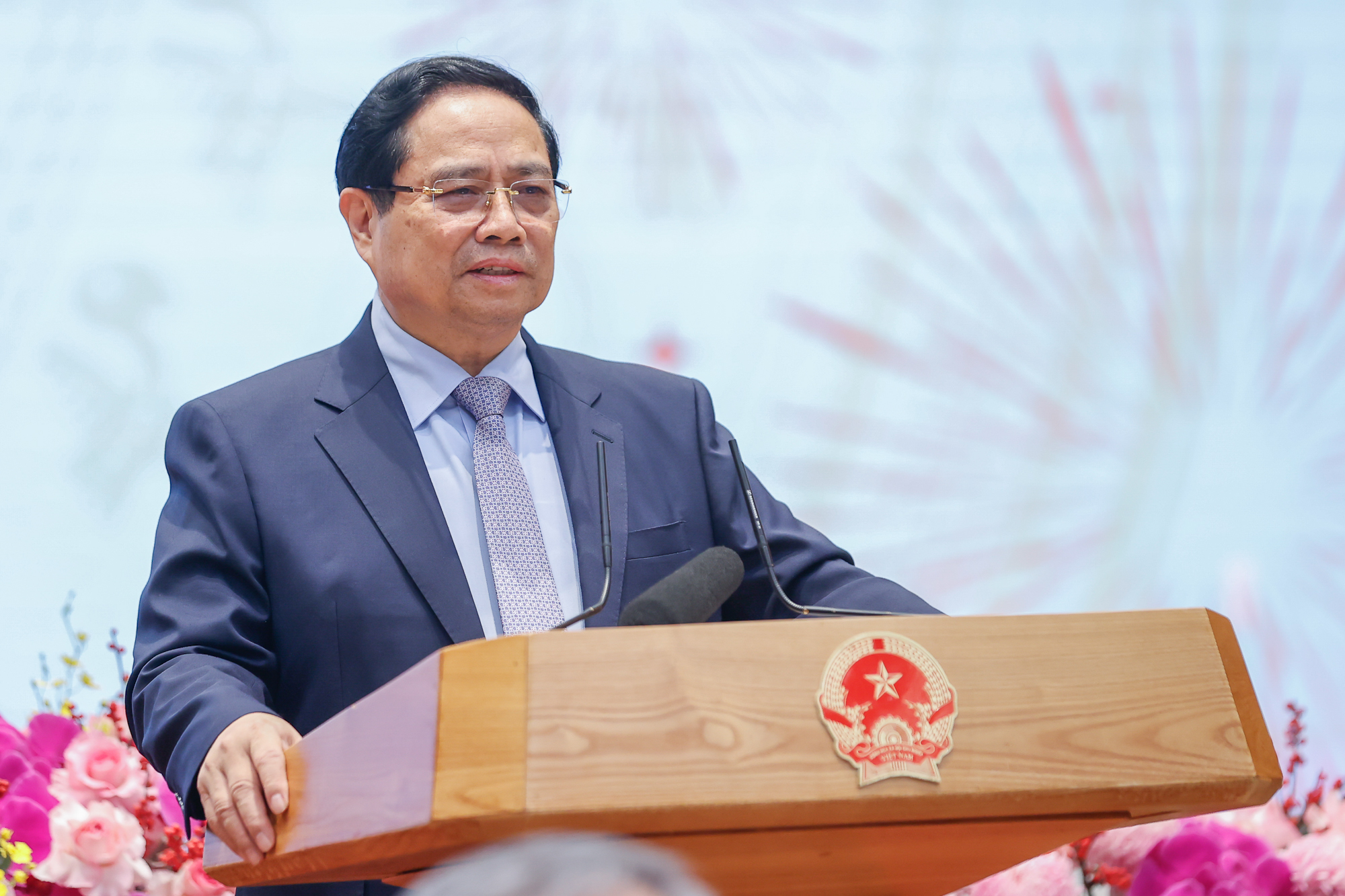 Thủ tướng chỉ đạo khẩn trương th&uacute;c đẩy tăng trưởng GDP 10 % từ đầu năm 2026 - Ảnh 1.