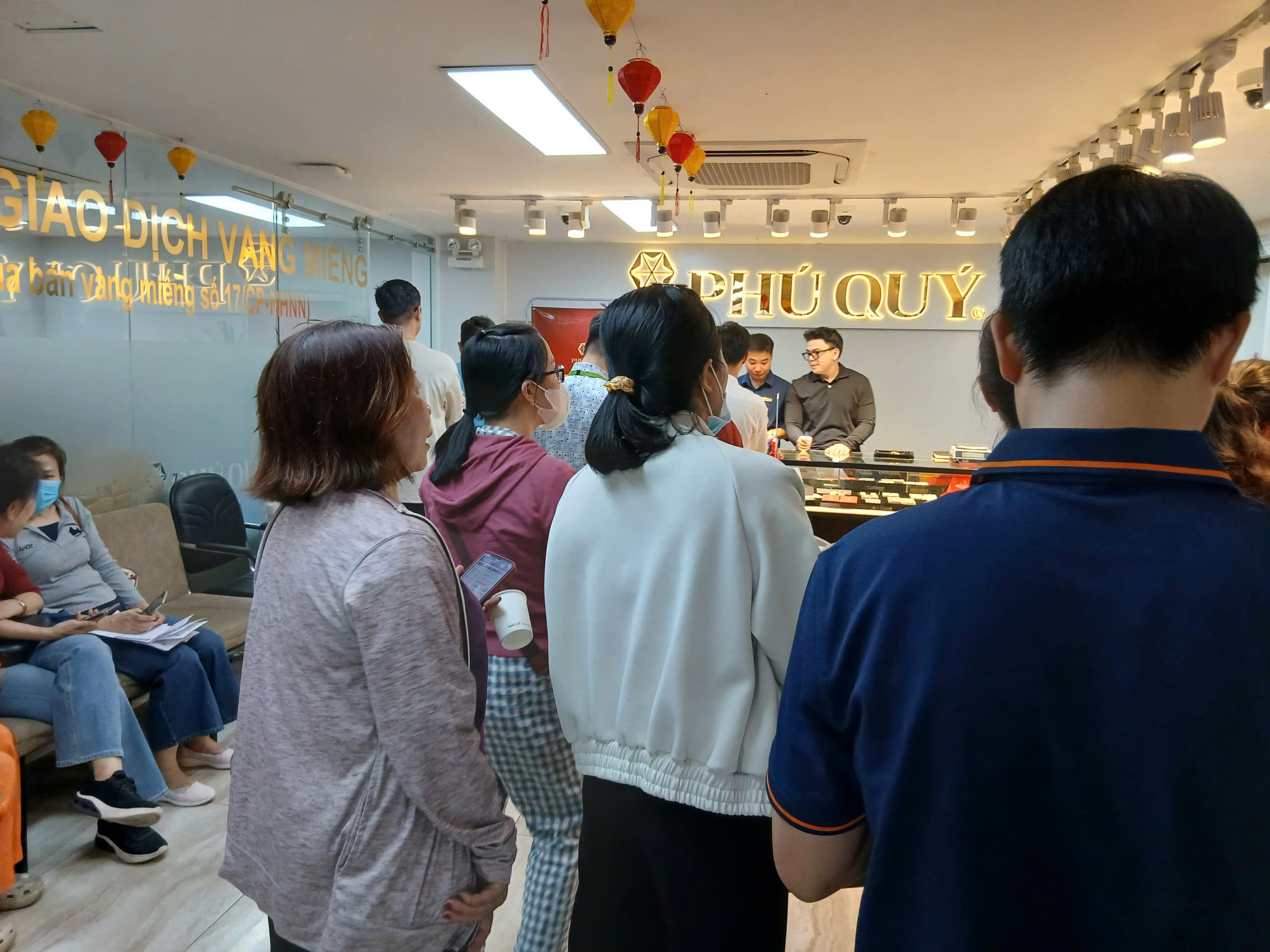 Gi&aacute; v&agrave;ng v&agrave; bạc tăng Mạnh dịp Thần T&agrave;i 2026 , sức mua gia tăng đ&aacute;ng kể - Ảnh 2.