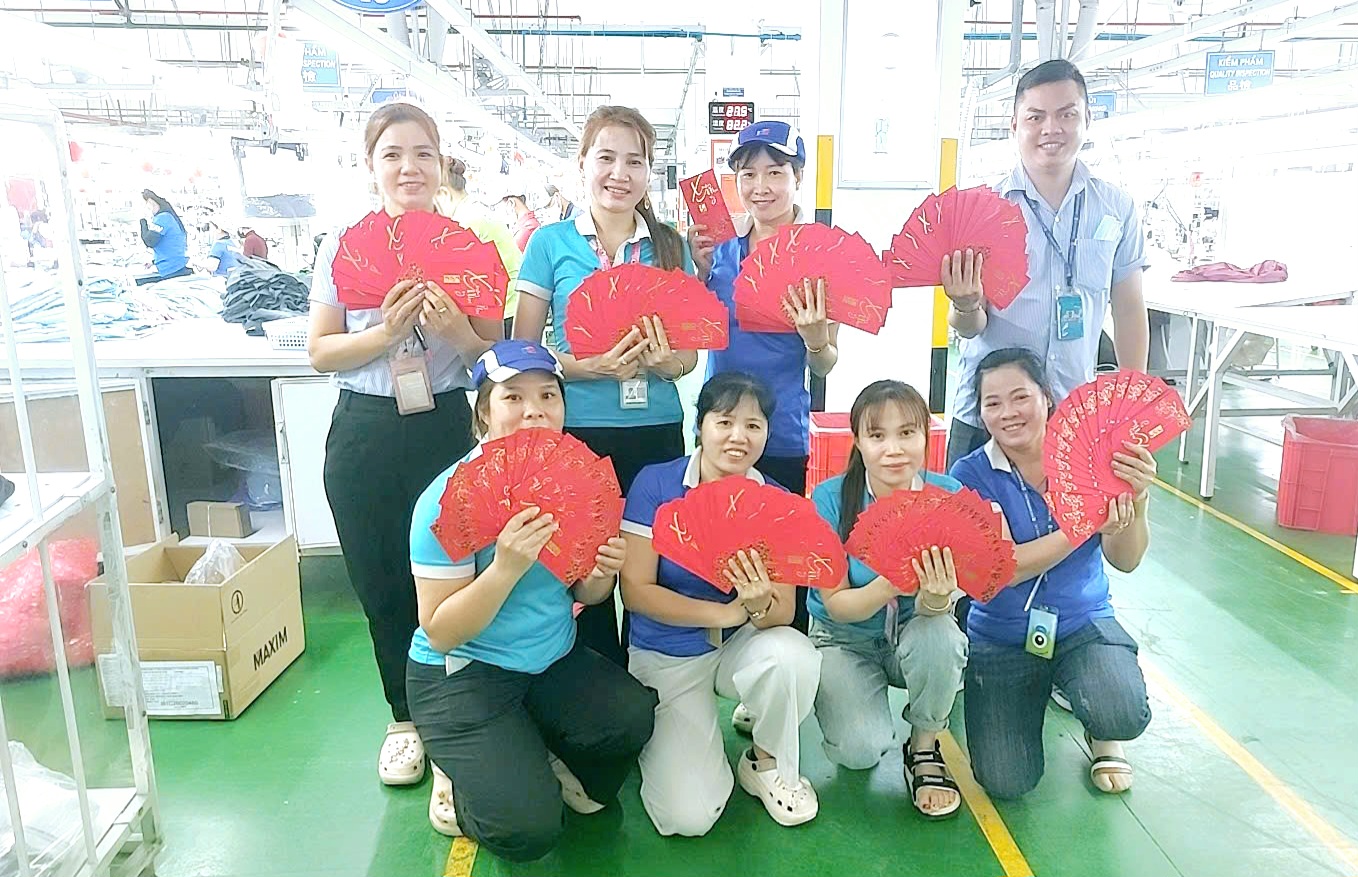 H&igrave;nh ảnh c&ocirc;ng nh&acirc;n ở thủ phủ c&ocirc;ng nghiệp phấn khởi ng&agrave;y đầu năm mới - Ảnh 2.