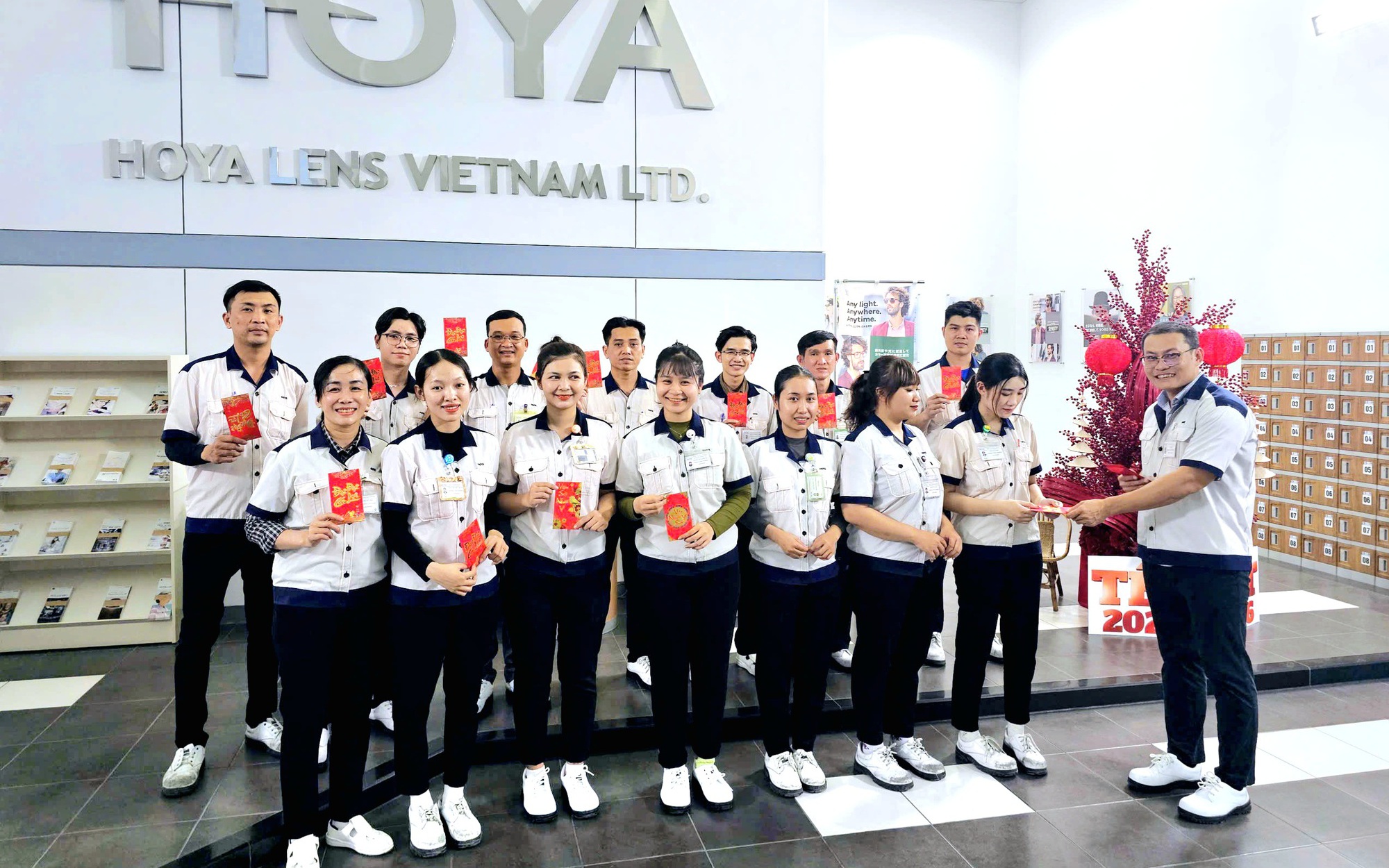 Hình ảnh công nhân ở thủ phủ công nghiệp phấn khởi ngày đầu năm mới