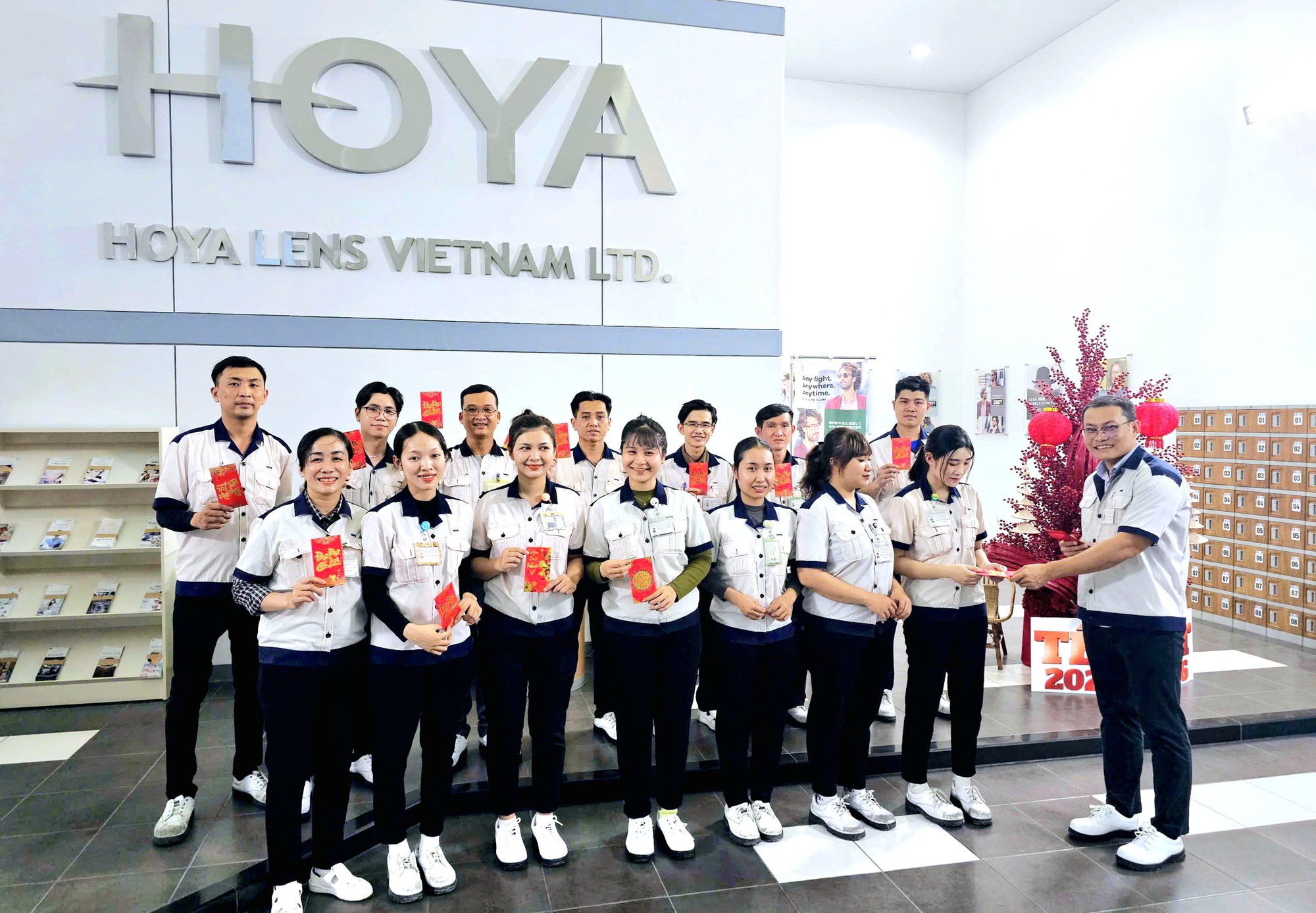 H&igrave;nh ảnh c&ocirc;ng nh&acirc;n ở thủ phủ c&ocirc;ng nghiệp phấn khởi ng&agrave;y đầu năm mới - Ảnh 1.