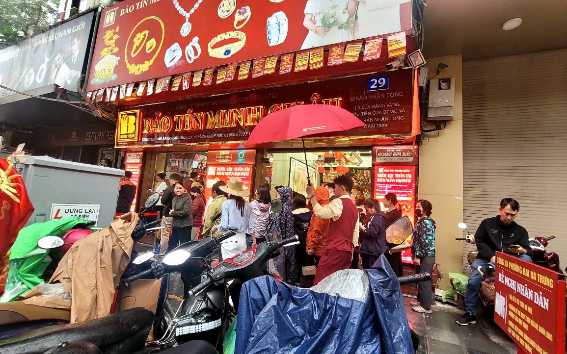 Vàng, bạc "cháy" hàng