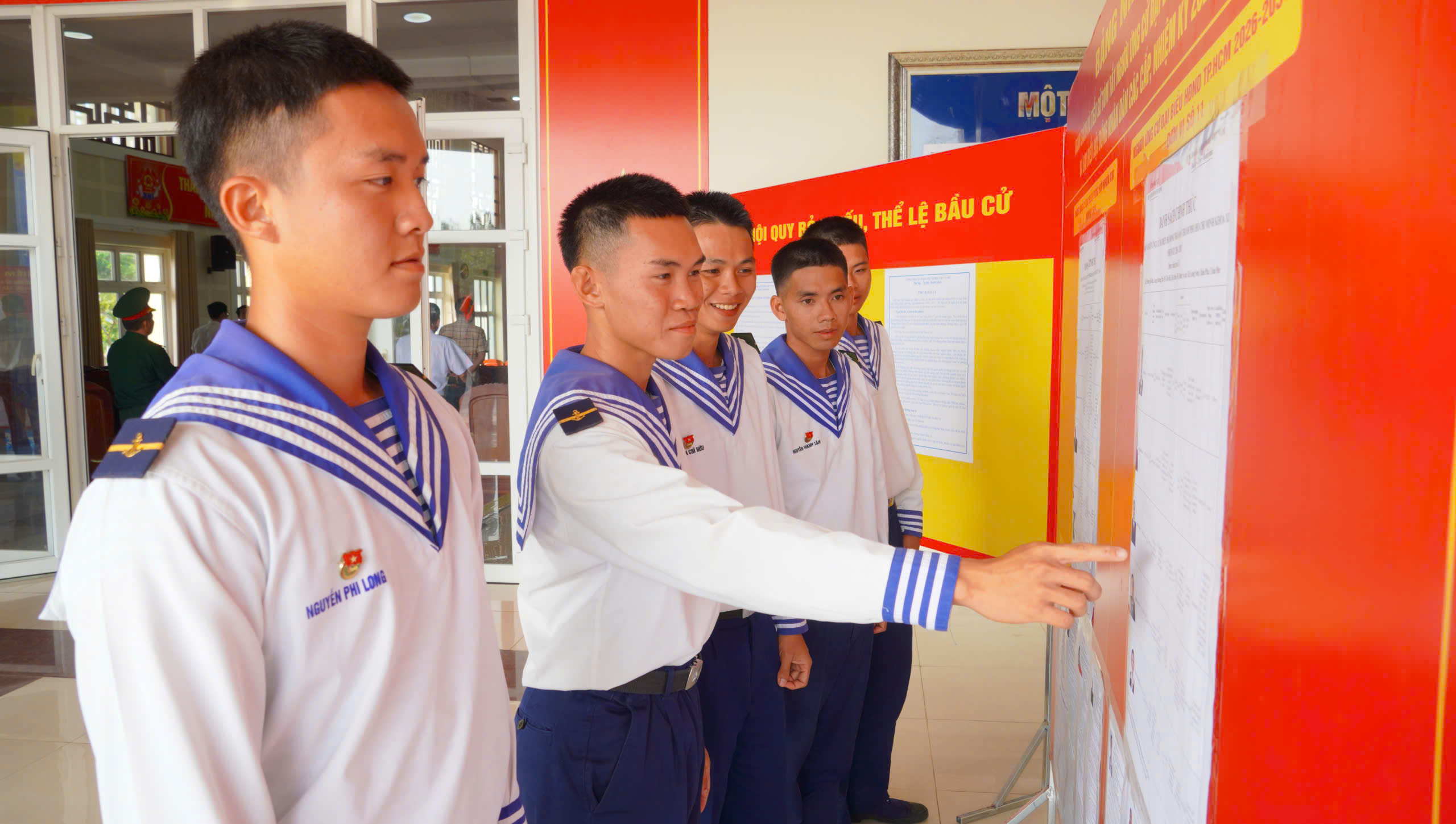 X&atilde; Long Sơn tổ chức hội nghị tiếp x&uacute;c cử tri - Ảnh 4.