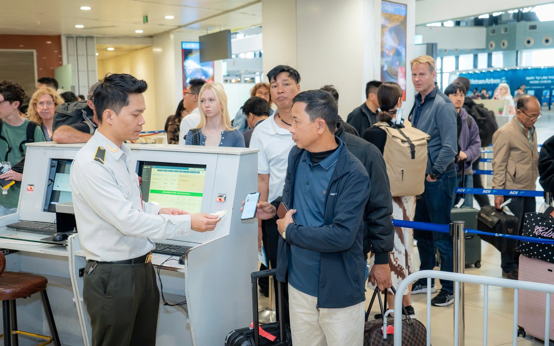 Không còn được dùng bằng lái xe làm thủ tục đi máy bay