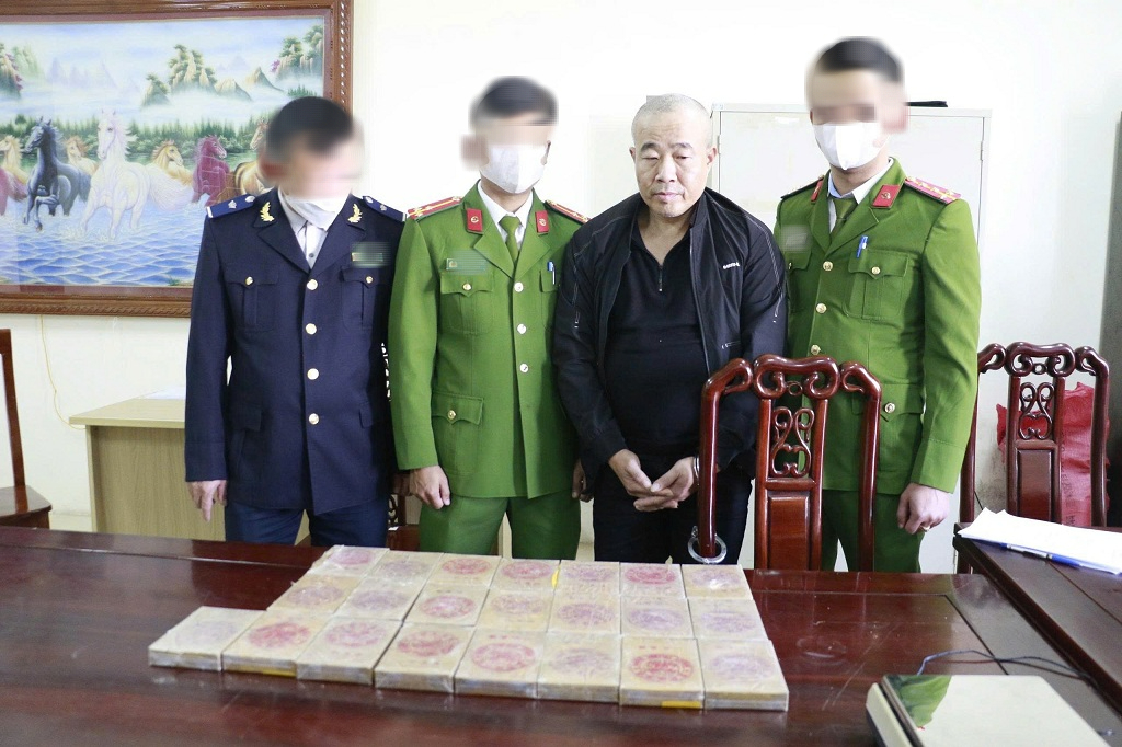 Bắt Đ&agrave;o Minh Ho&agrave;ng, thu giữ 22 b&aacute;nh heroin - Ảnh 1.