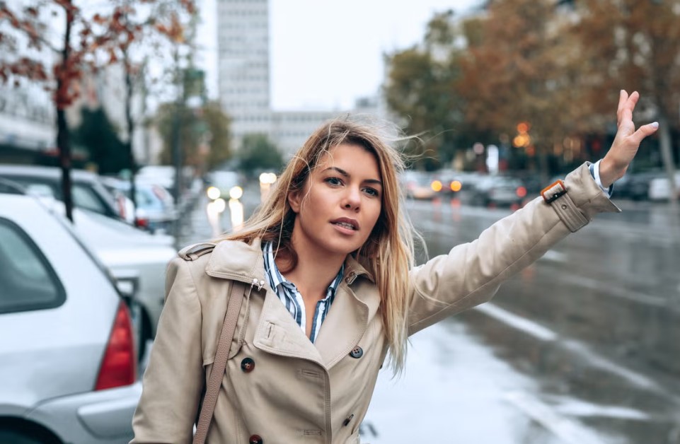 Việt Nam lọt top 5 quốc gia du khách dễ bị taxi “chặt chém” nhất - Ảnh 1.