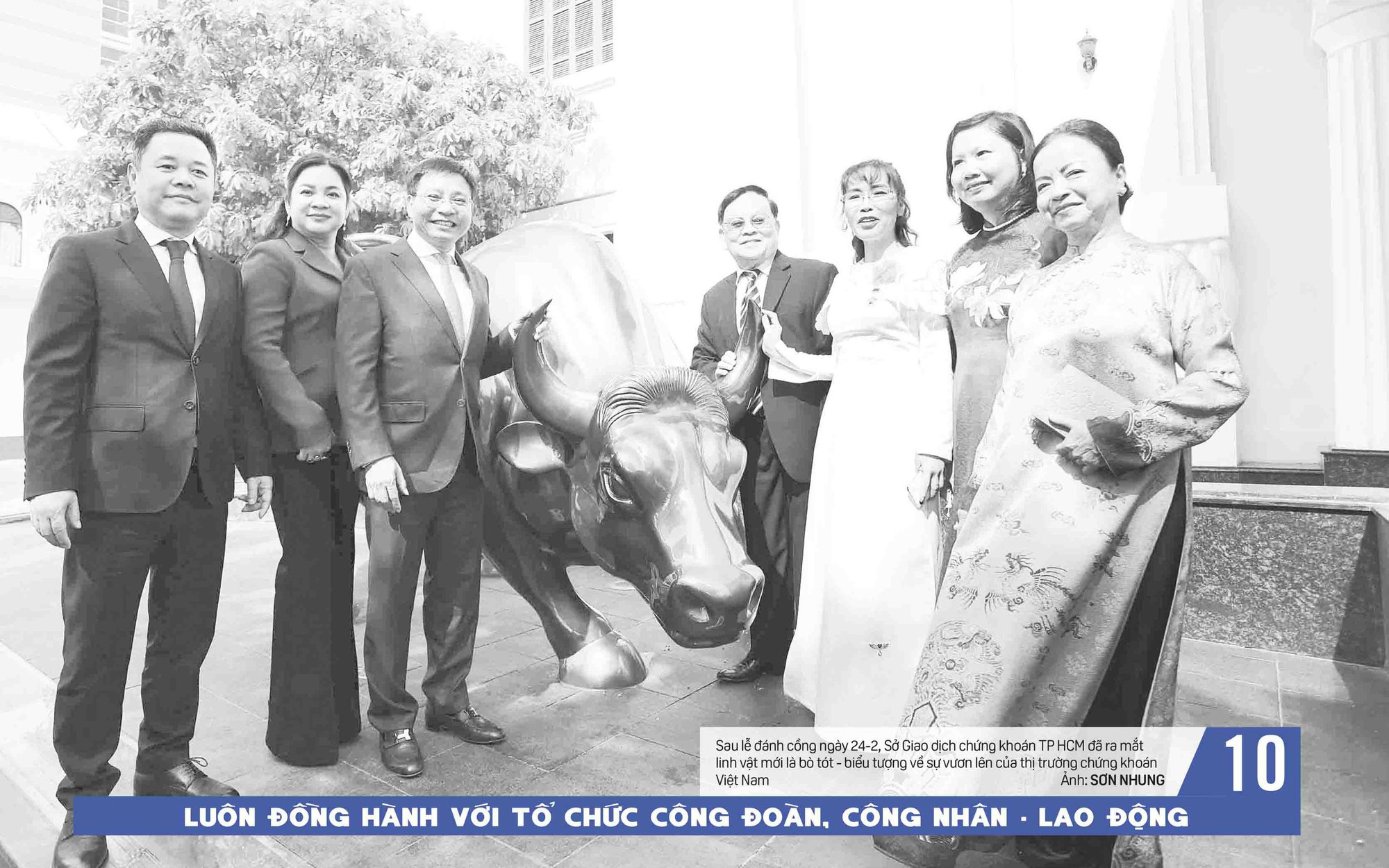 Báo in Người Lao Động 25-2: Vàng, bạc “cháy” hàng