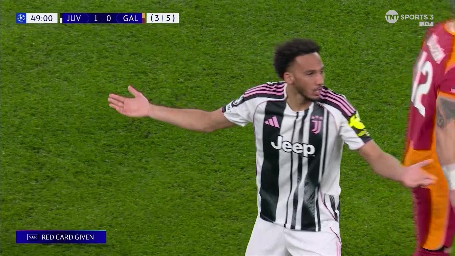 T&igrave;nh huống hiếm thấy trong trận Juventus bị loại đi&ecirc;n rồ ở Champions League - Ảnh 4.