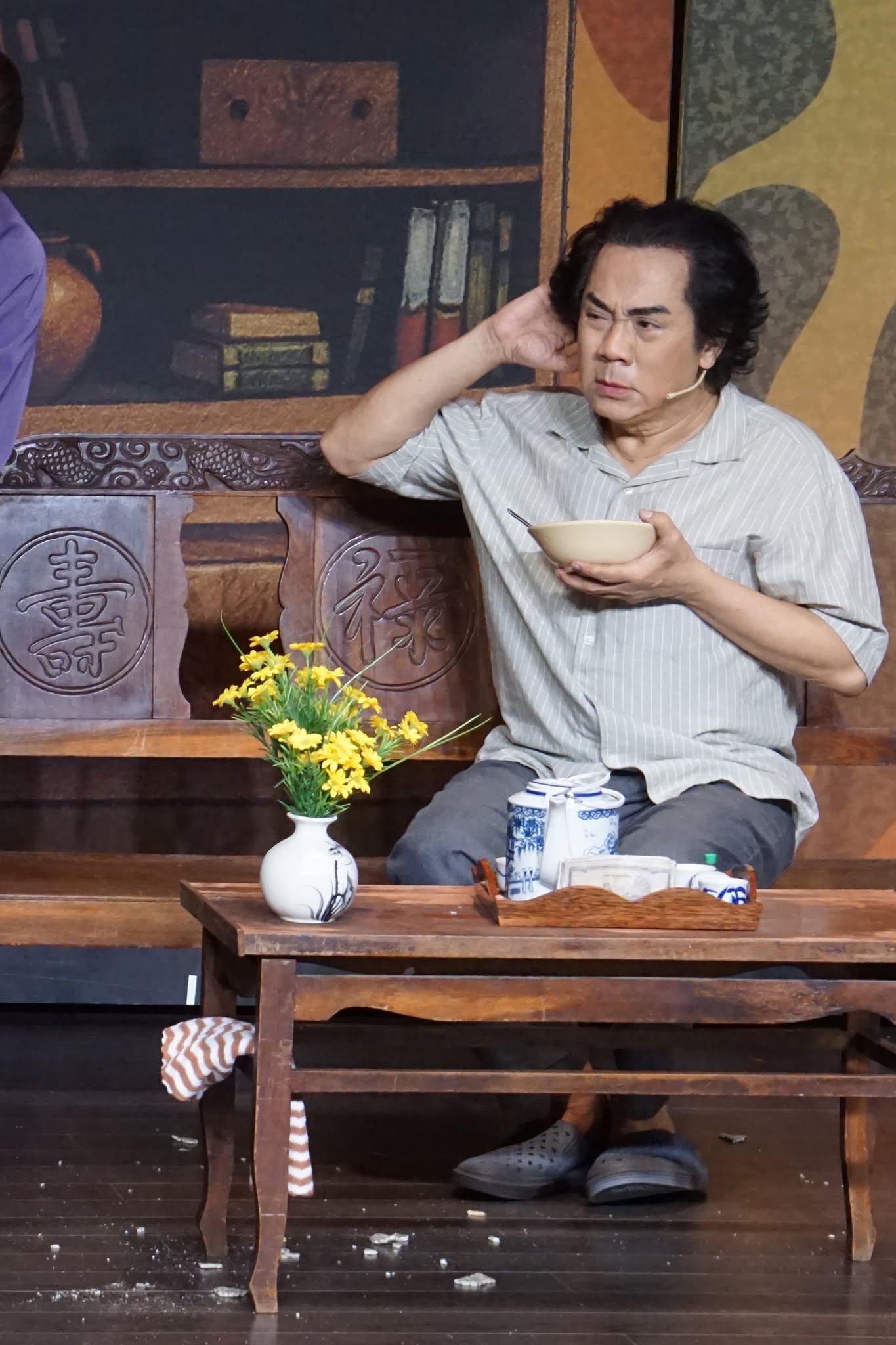 S&acirc;n khấu Thi&ecirc;n Đăng chinh phục kh&aacute;n giả, NSƯT Th&agrave;nh Lộc xuất thần với 4 vai mới - Ảnh 3.