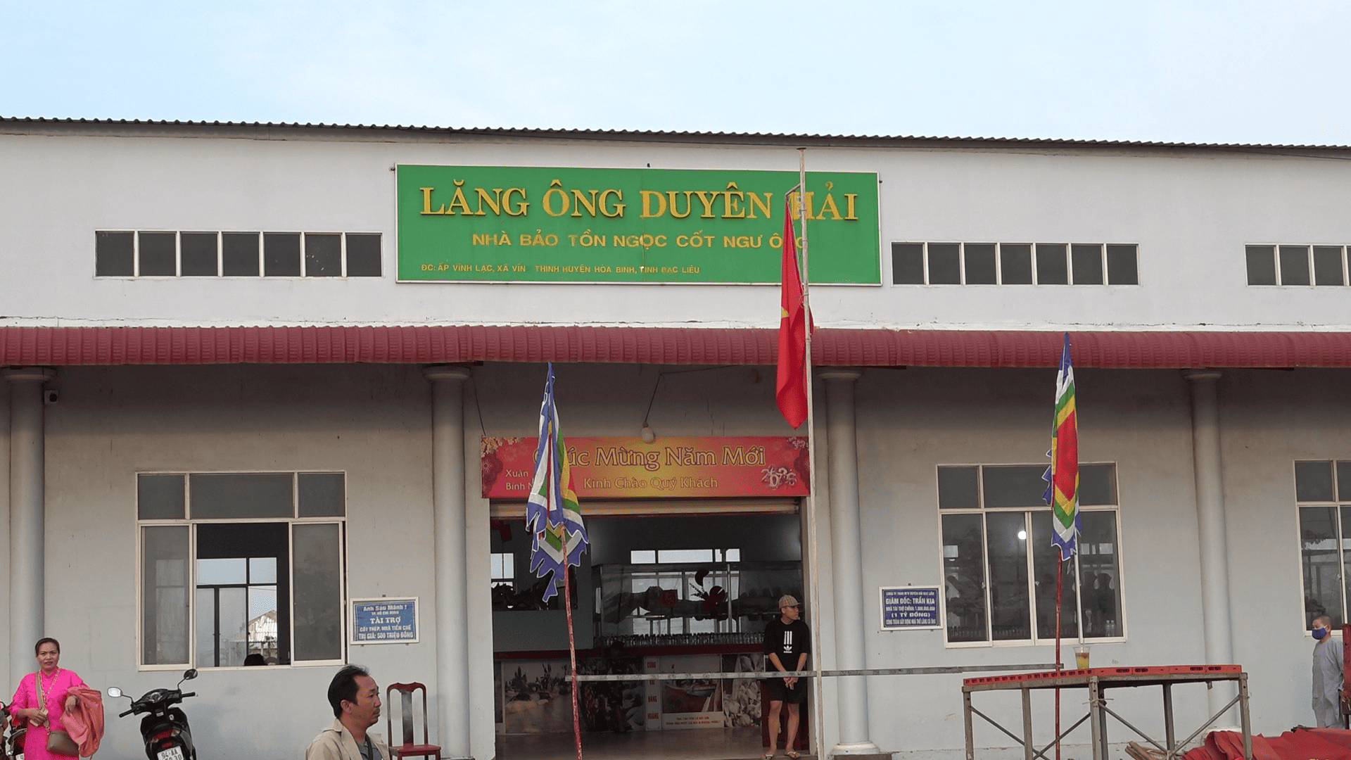 Hàng ngàn người dự lễ hội Nghinh Ông tại Cà Mau chiêm ngưỡng bộ ngọc cốt cá voi 15 tấn - Ảnh 1.