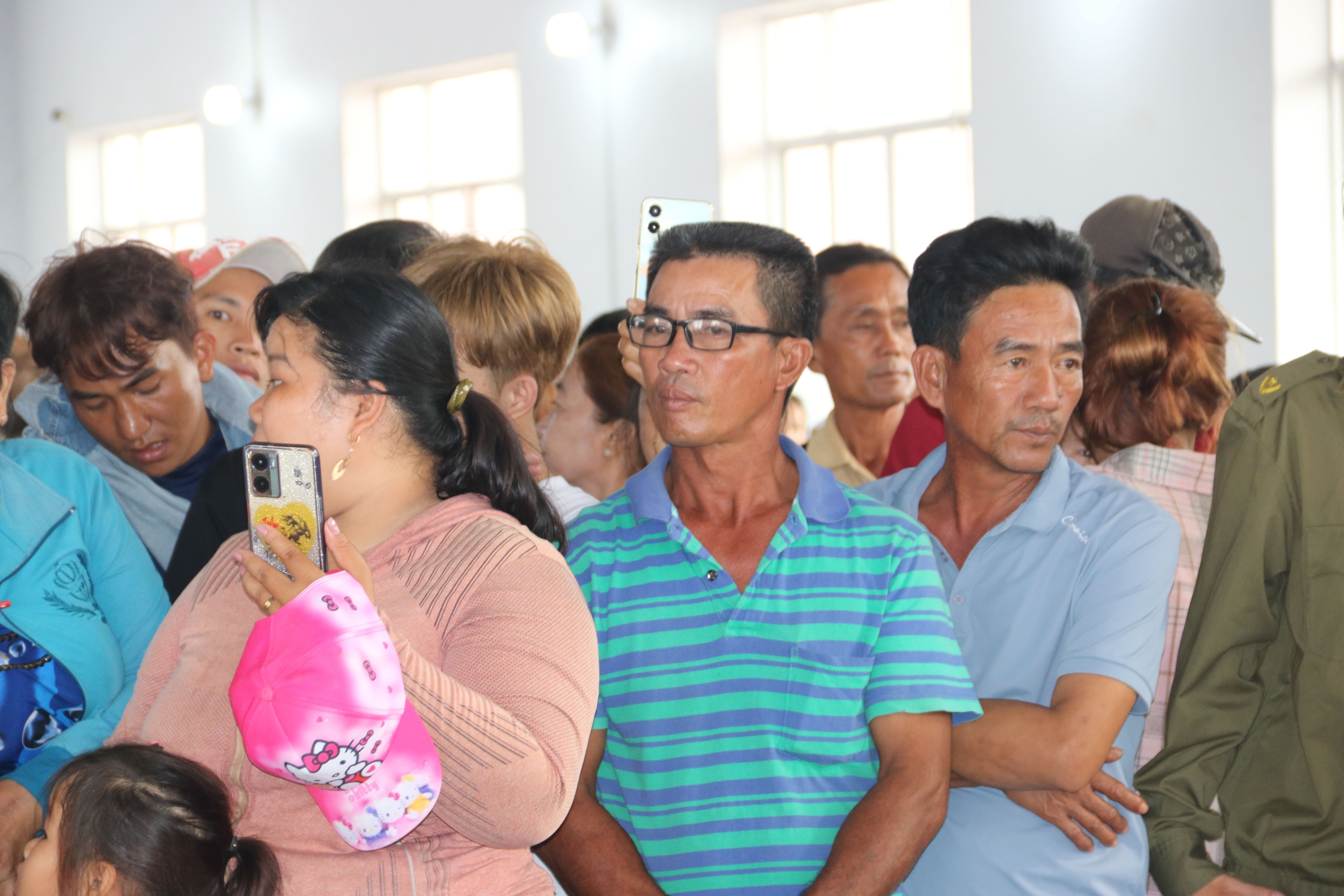 Hàng ngàn người dự lễ hội Nghinh Ông tại Cà Mau chiêm ngưỡng bộ ngọc cốt cá voi 15 tấn - Ảnh 19.