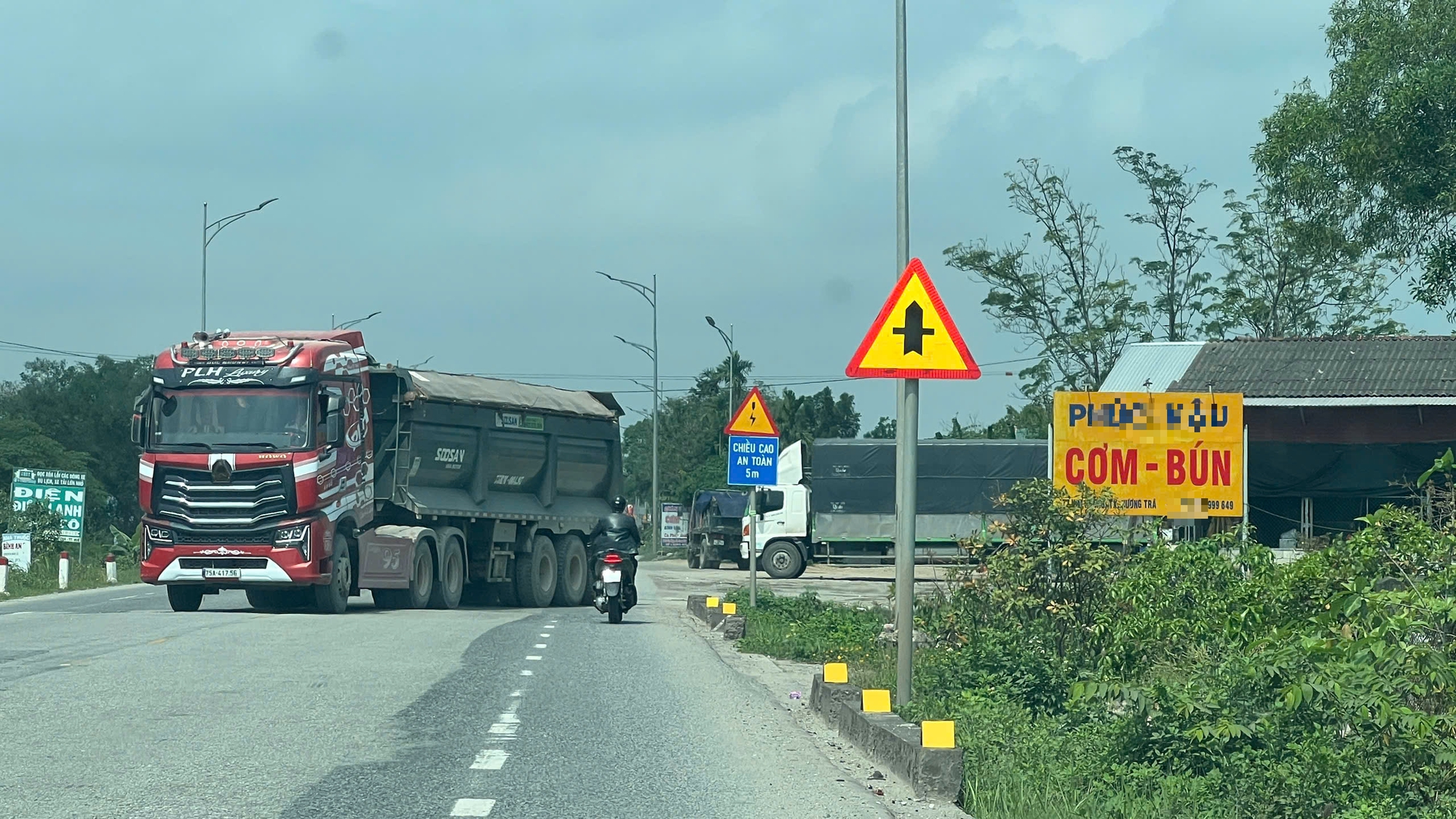 Bị lái xe "bốc phốt" vì "có trăng quên đèn", quán ăn ở Huế nói gì? - Ảnh 4.