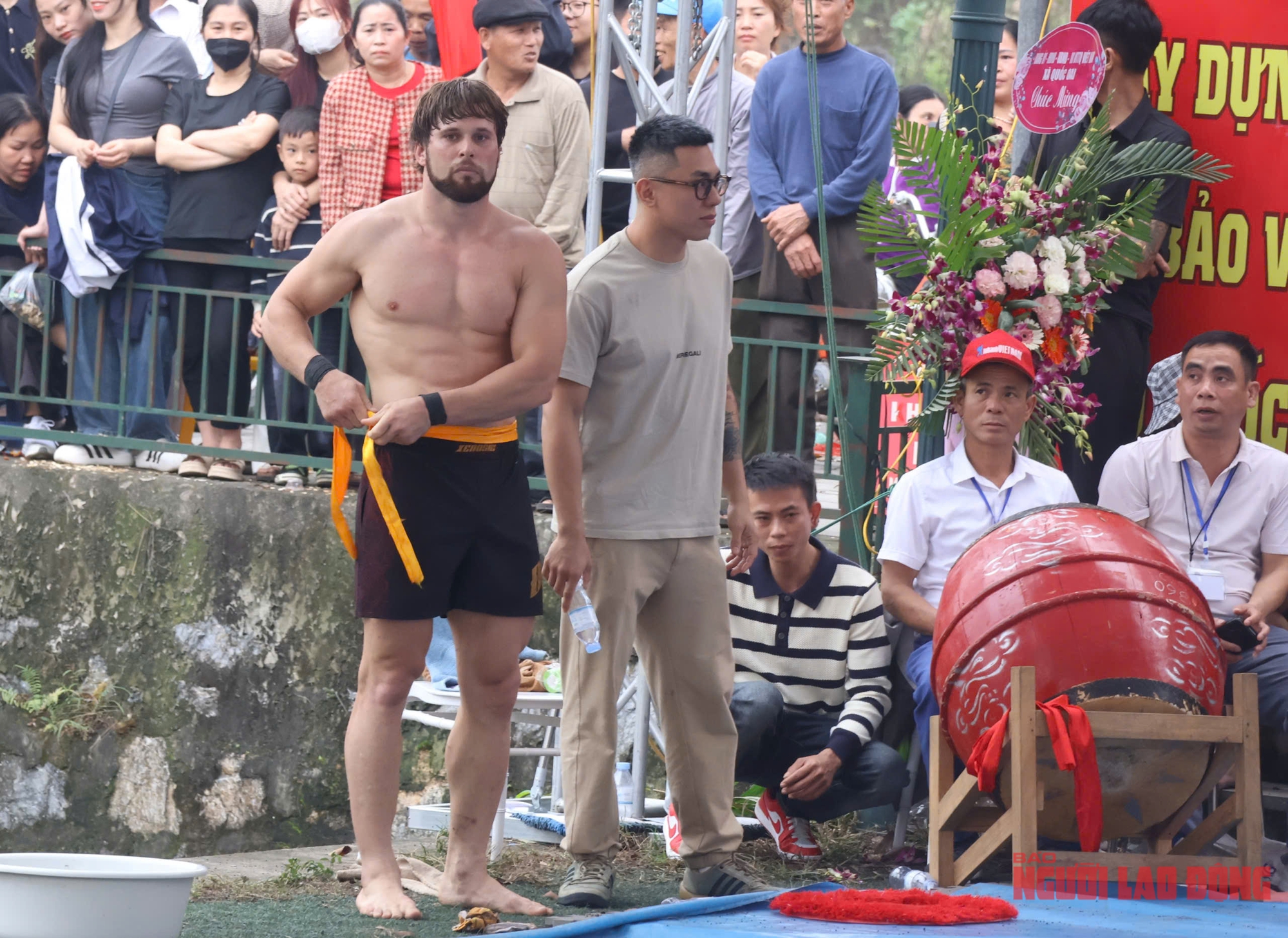 VIDEO: Đô vật Zakhar đại náo sới vật Ngô Sài và "ẵm" giải nhất khi thắng 2 kiện tướng Việt Nam - Ảnh 3.