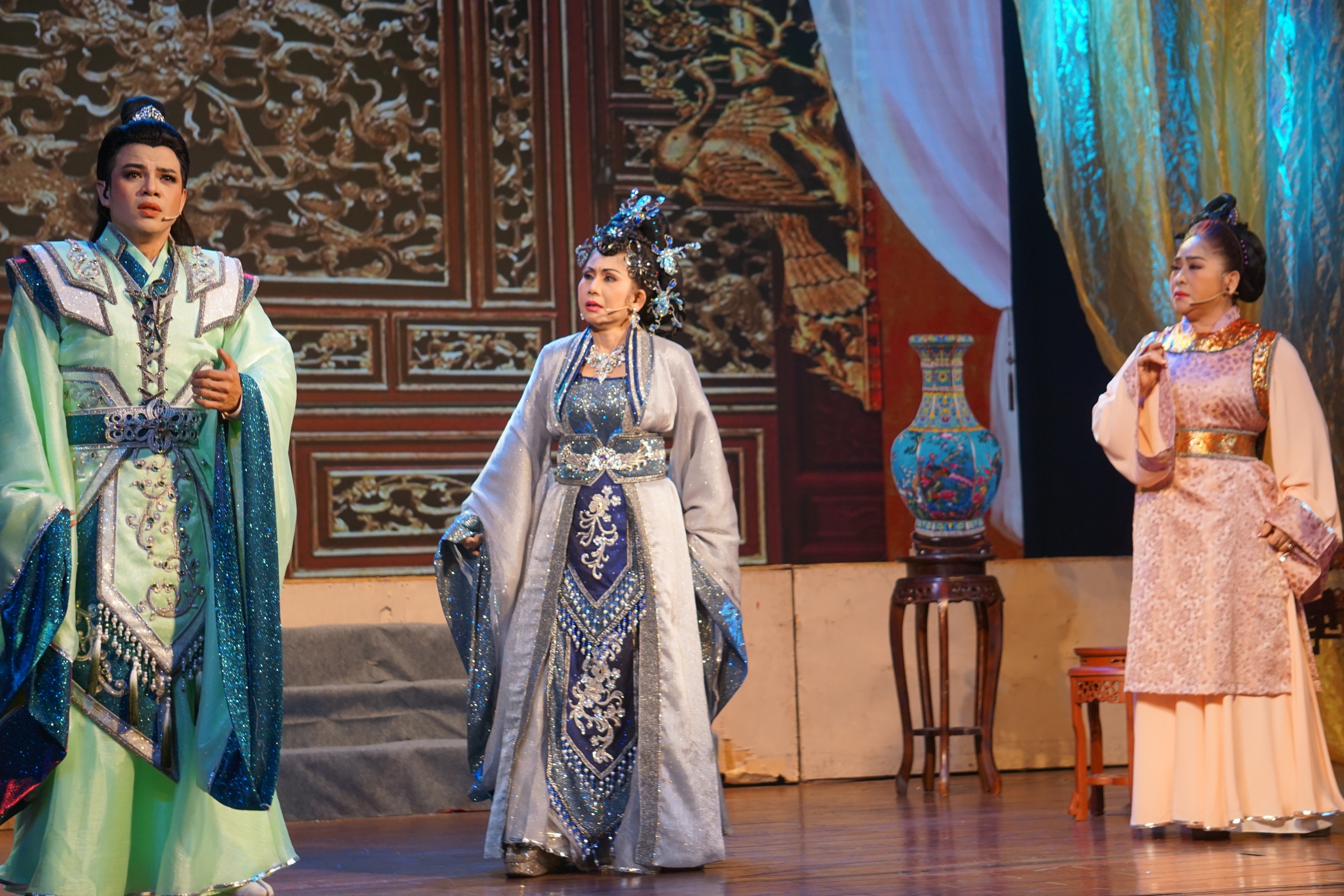 Ch&iacute; Linh, Ho&agrave;ng Hải h&oacute;a th&acirc;n vai nữ, tạo tiếng cười duy&ecirc;n d&aacute;ng trong vở "Kim Ngọc Lương Duy&ecirc;n" - Ảnh 3.