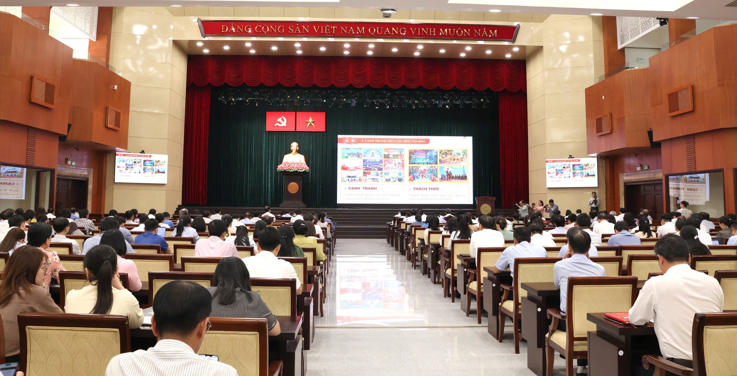 TPHCM: Gần 90.000 c&aacute;n bộ, đảng vi&ecirc;n dự hội nghị to&agrave;n quốc qu&aacute;n triệt Nghị quyết 79 v&agrave; Nghị quyết 80  - Ảnh 1.