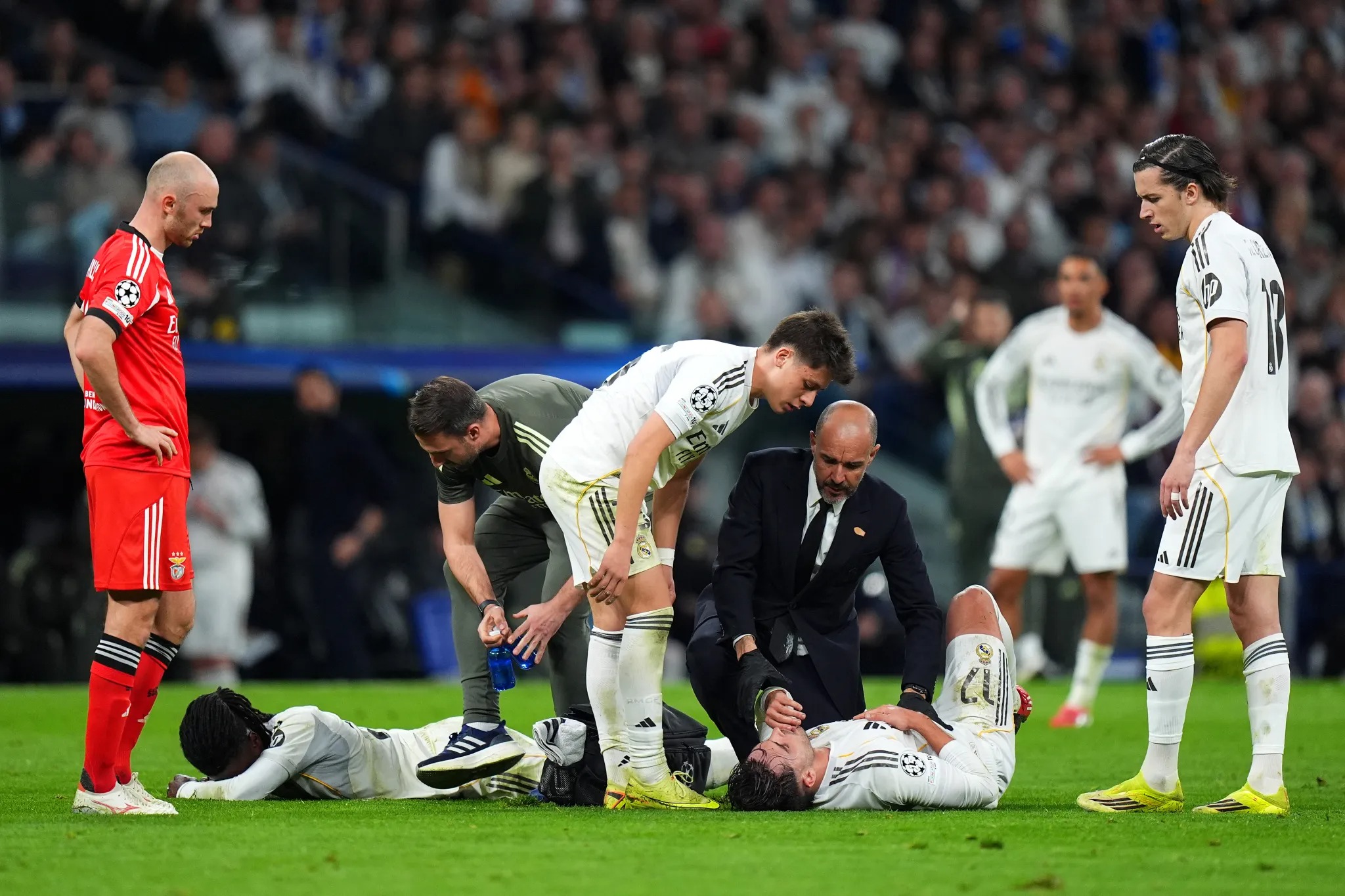 Real Madrid trả giá đắt cho tấm vé vòng 1/8 Champions League - Ảnh 1.