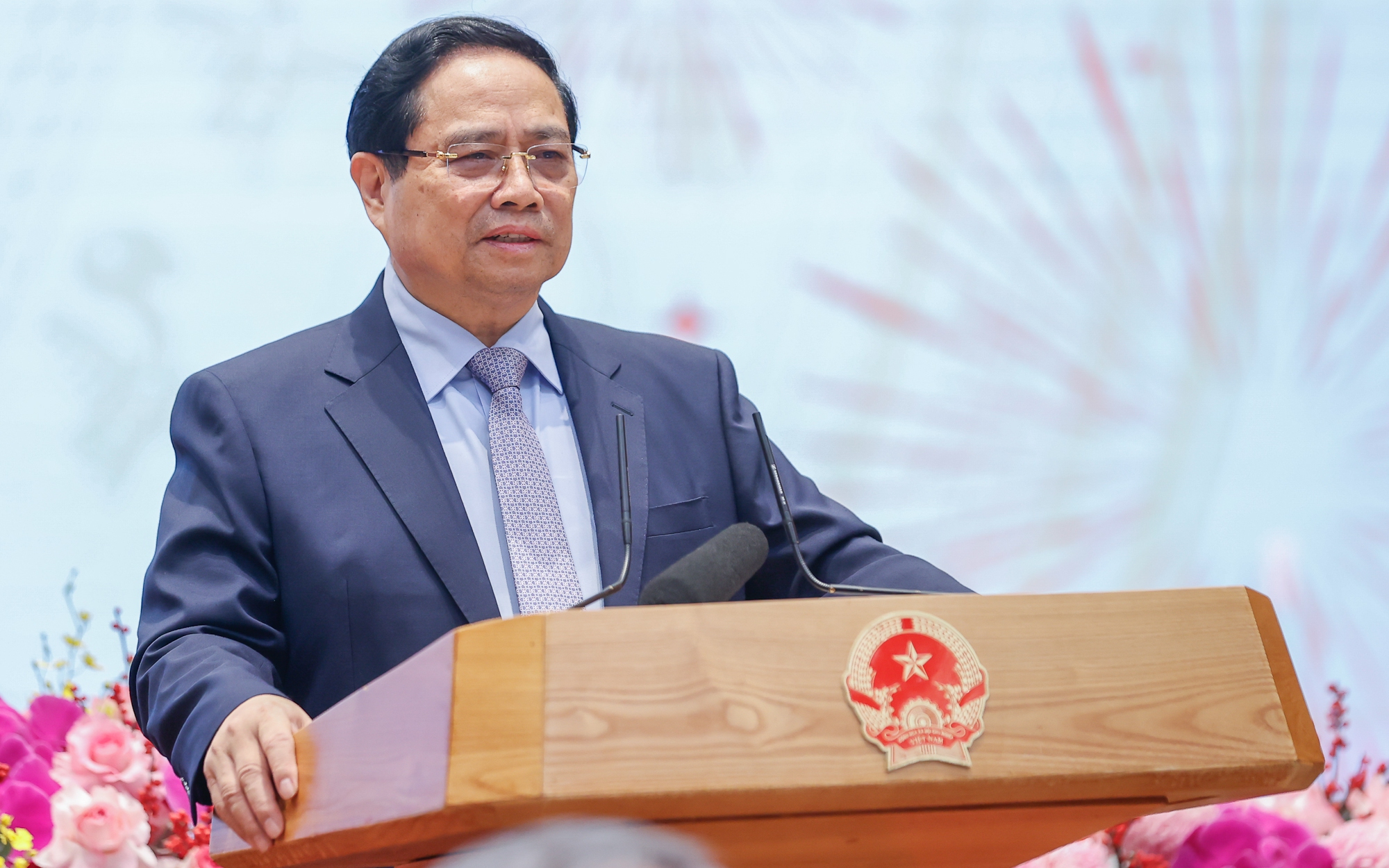 Thủ tướng chỉ đạo "làm việc sớm, vào việc ngay" để đạt tăng trưởng 10% trở lên
