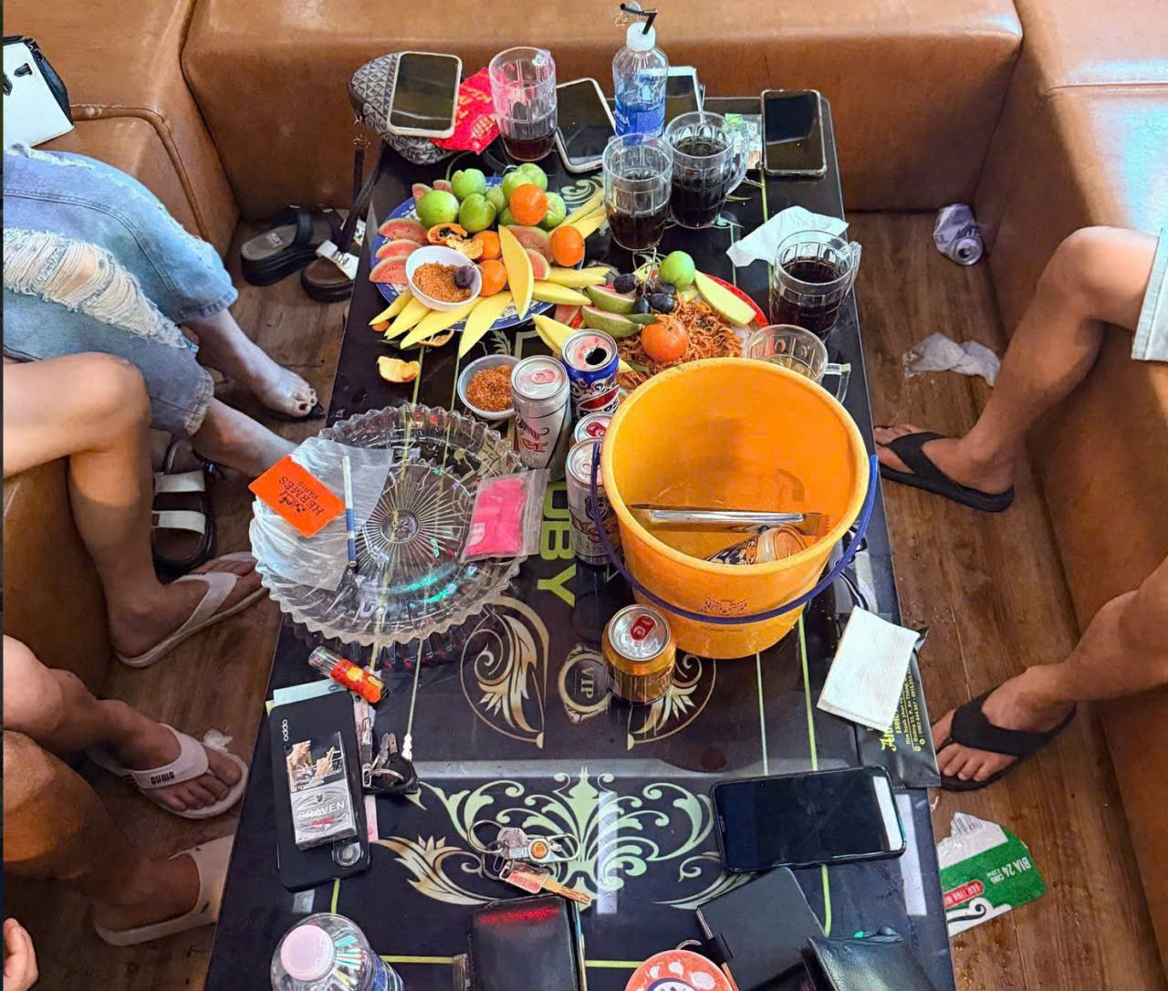 Lật tẩy b&iacute; mật ph&ograve;ng VIP qu&aacute;n karaoke ở Đ&agrave; Nẵng: Một vụ sử dụng ma t&uacute;y lớn - Ảnh 1.