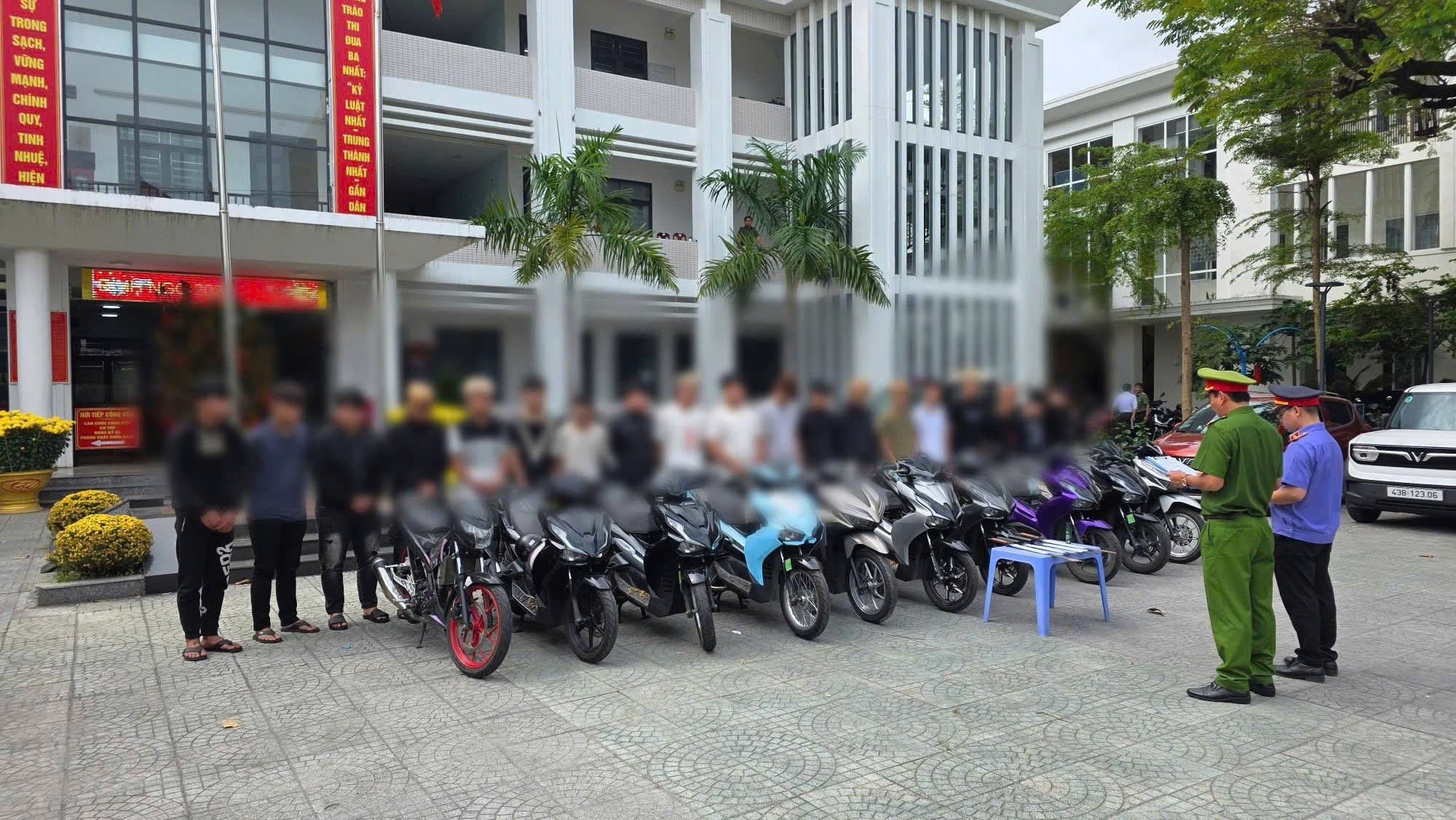 Đ&agrave; Nẵng: Nh&oacute;m thanh thiếu ni&ecirc;n ch&eacute;m người sau giao thừa g&acirc;y rối trật tự c&ocirc;ng cộng - Ảnh 1.