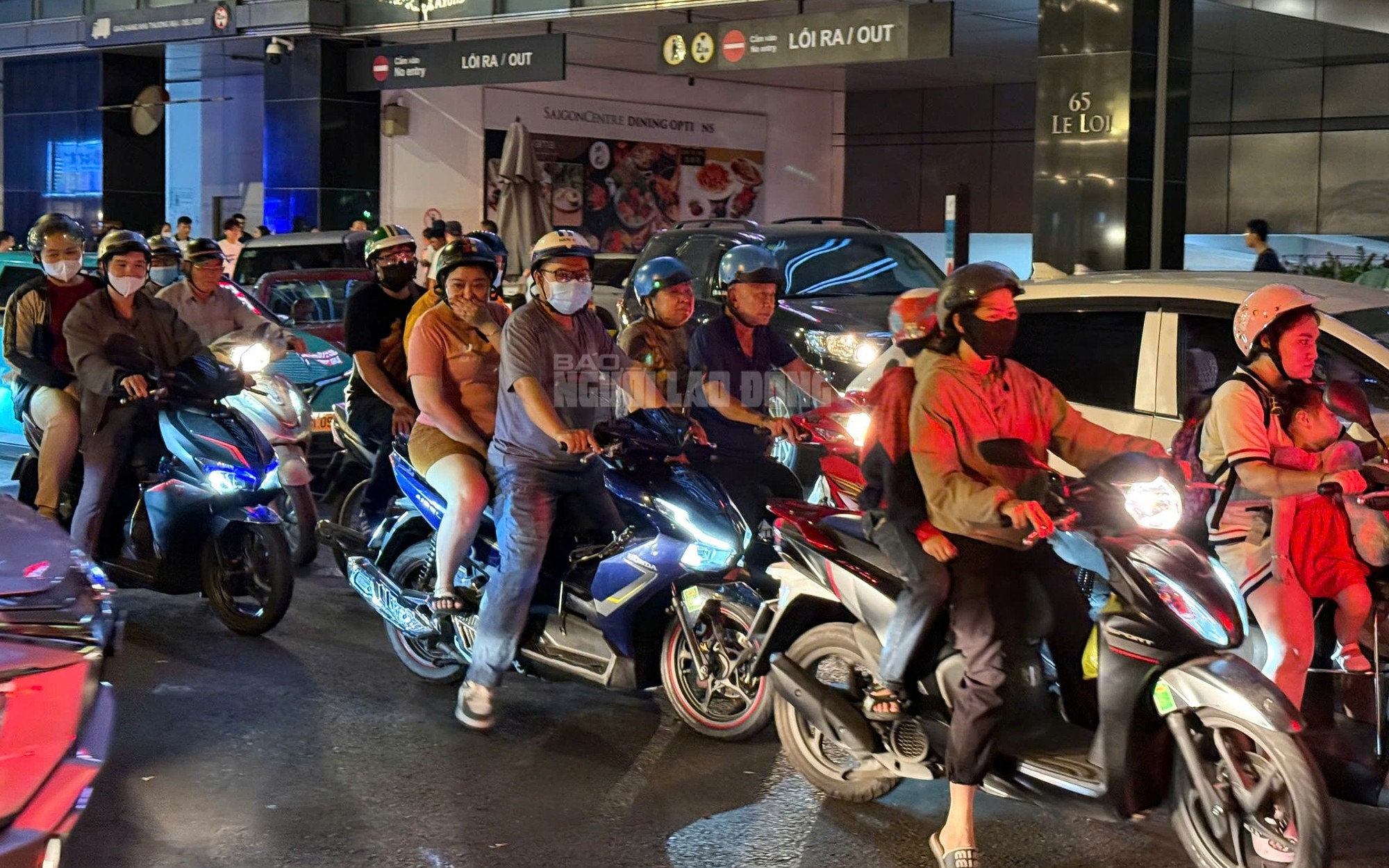 Điểm danh những khu vực "xe đông, di chuyển chậm" ở TPHCM 