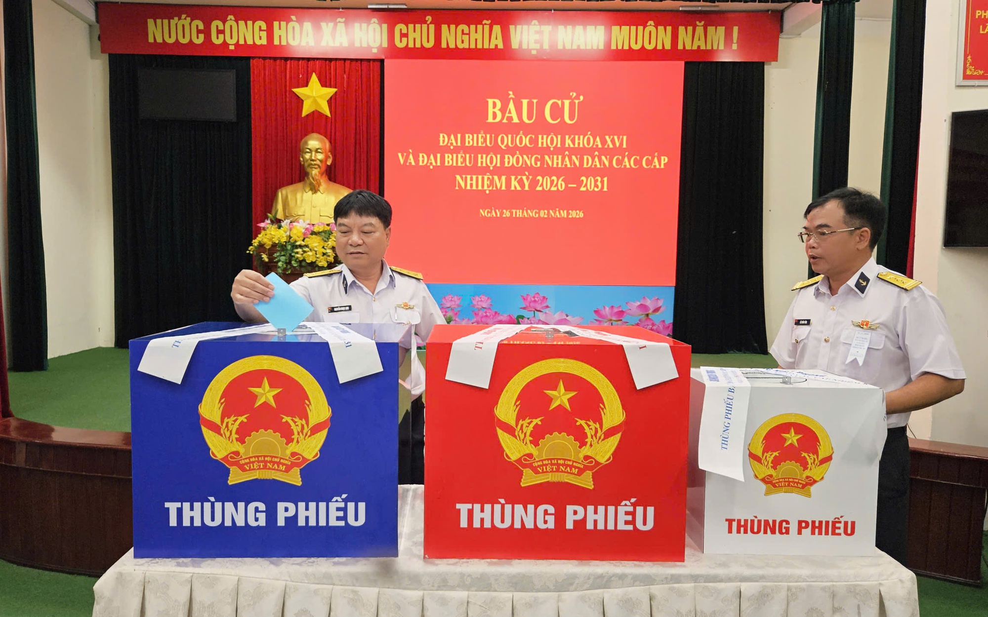 Ngôi làng đi bộ 6 giờ giữa đại ngàn ở Gia Lai được tổ chức bầu cử sớm - Ảnh 2.