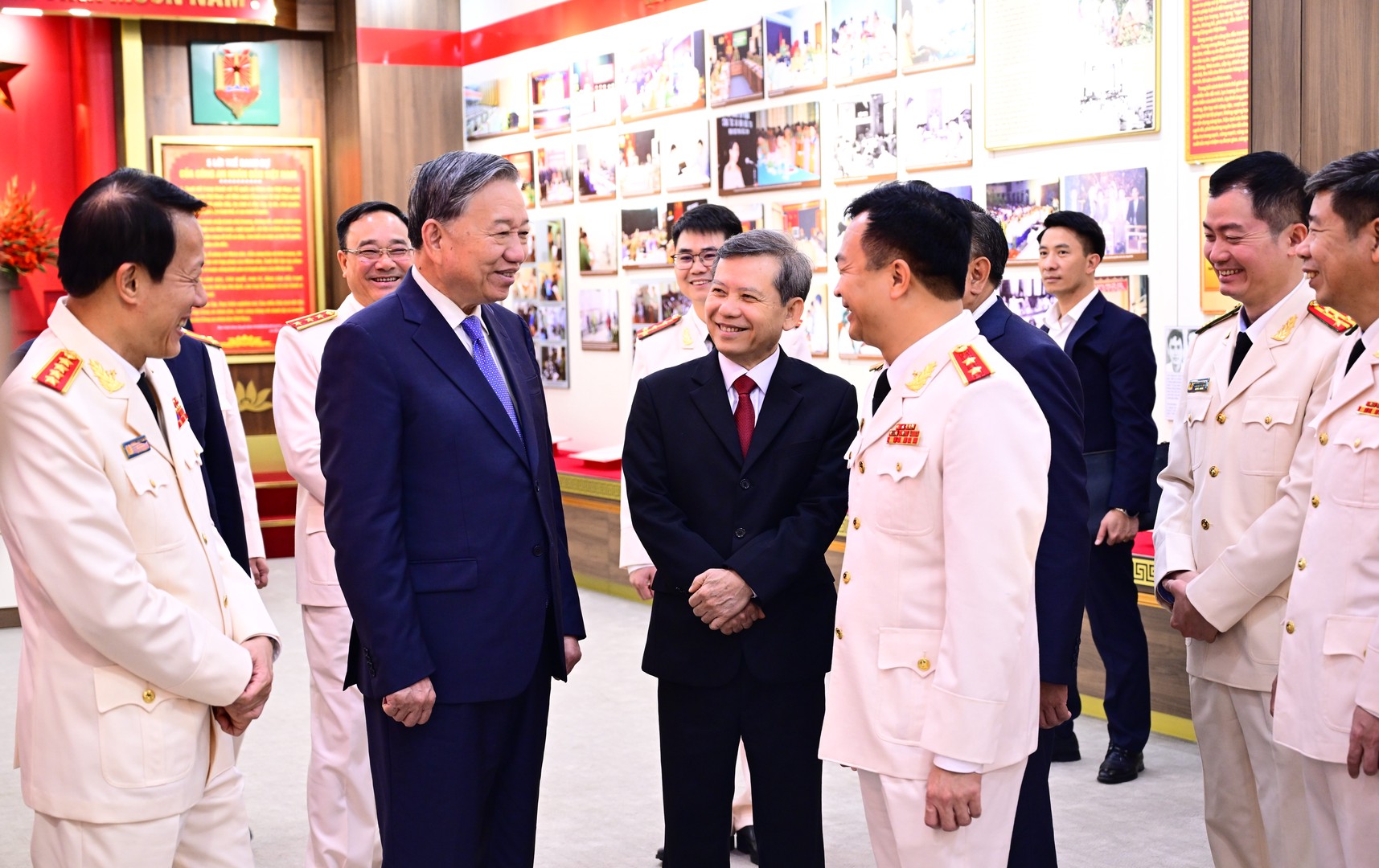 Tổng Bí thư Tô Lâm thăm và chúc Tết lực lượng An ninh điều tra năm 2026 - Ảnh 1.