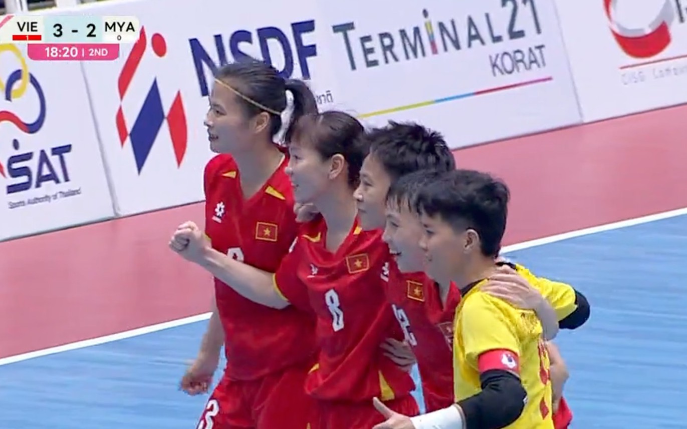 Futsal nữ Việt Nam ngược dòng, rộng cửa vào bán kết Giải Đông Nam Á