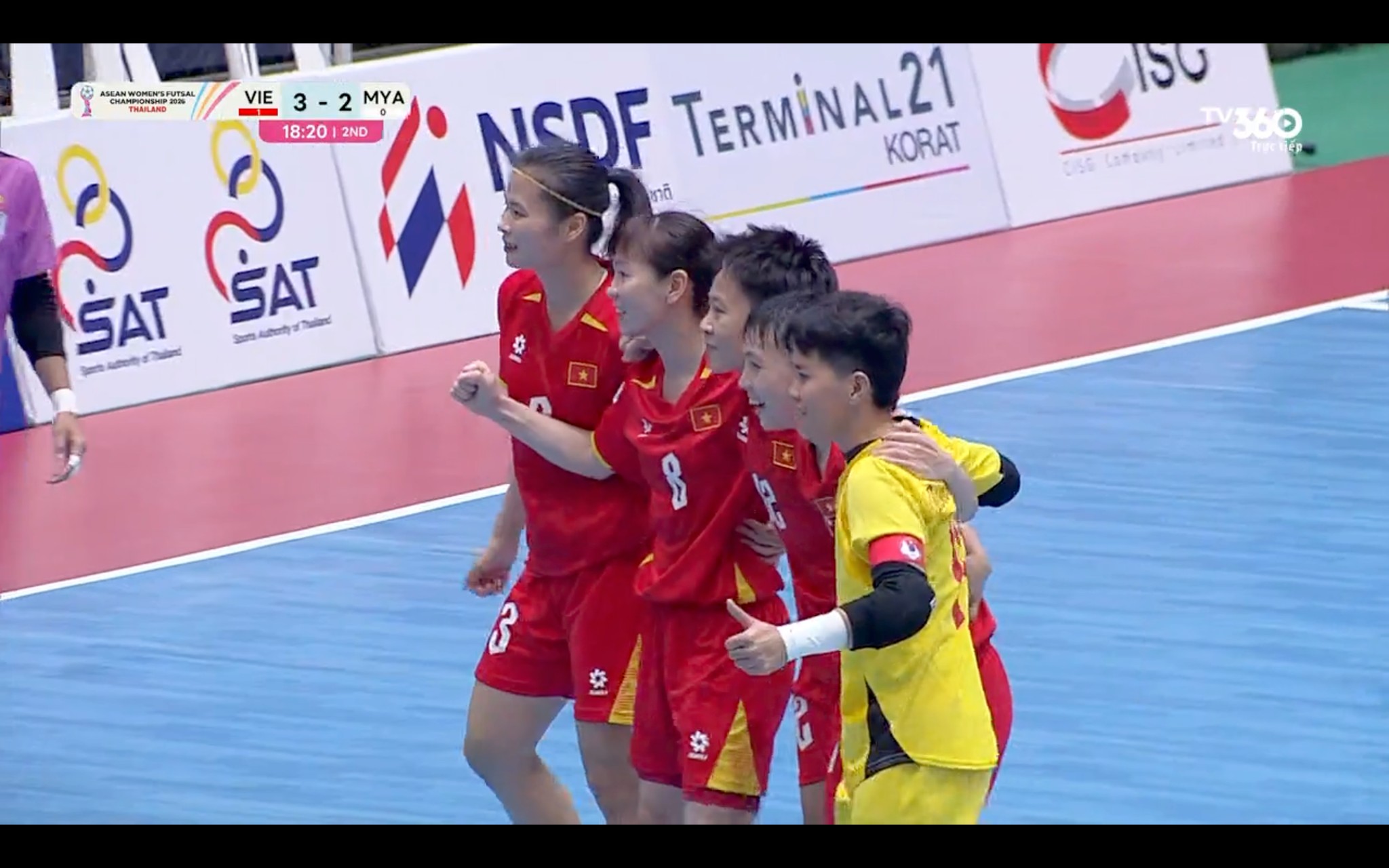 Futsal Việt Nam ngược dòng, vào bán kết Giải Đông Nam Á - Ảnh 2.