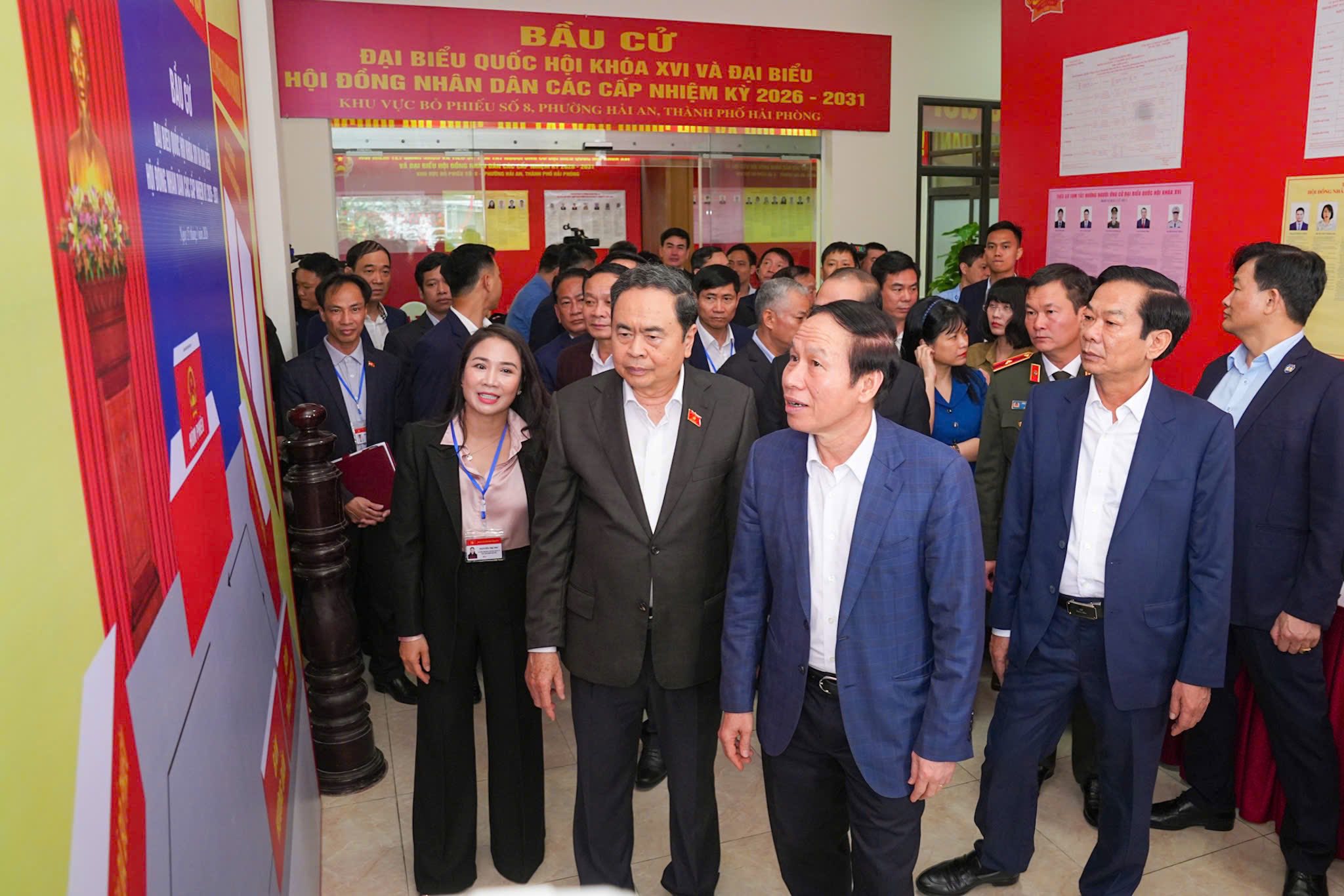 Chủ tịch Quốc hội Trần Thanh Mẫn kiểm tra c&ocirc;ng t&aacute;c bầu cử Hải Ph&ograve;ng 2026 - Ảnh 2.