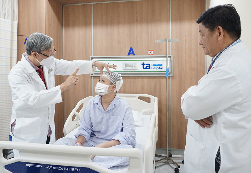 Bệnh viện T&acirc;m Anh lập kỷ lục ch&acirc;u &Aacute; phẫu thuật n&atilde;o v&agrave; cột sống bằng robot AI - Ảnh 3.