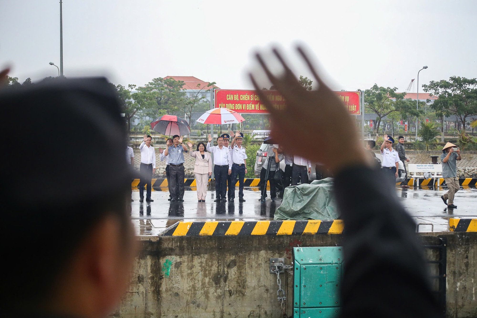 TPHCM: Tiễn các tàu lên đường thực hiện bầu cử sớm trên biển - Ảnh 14.