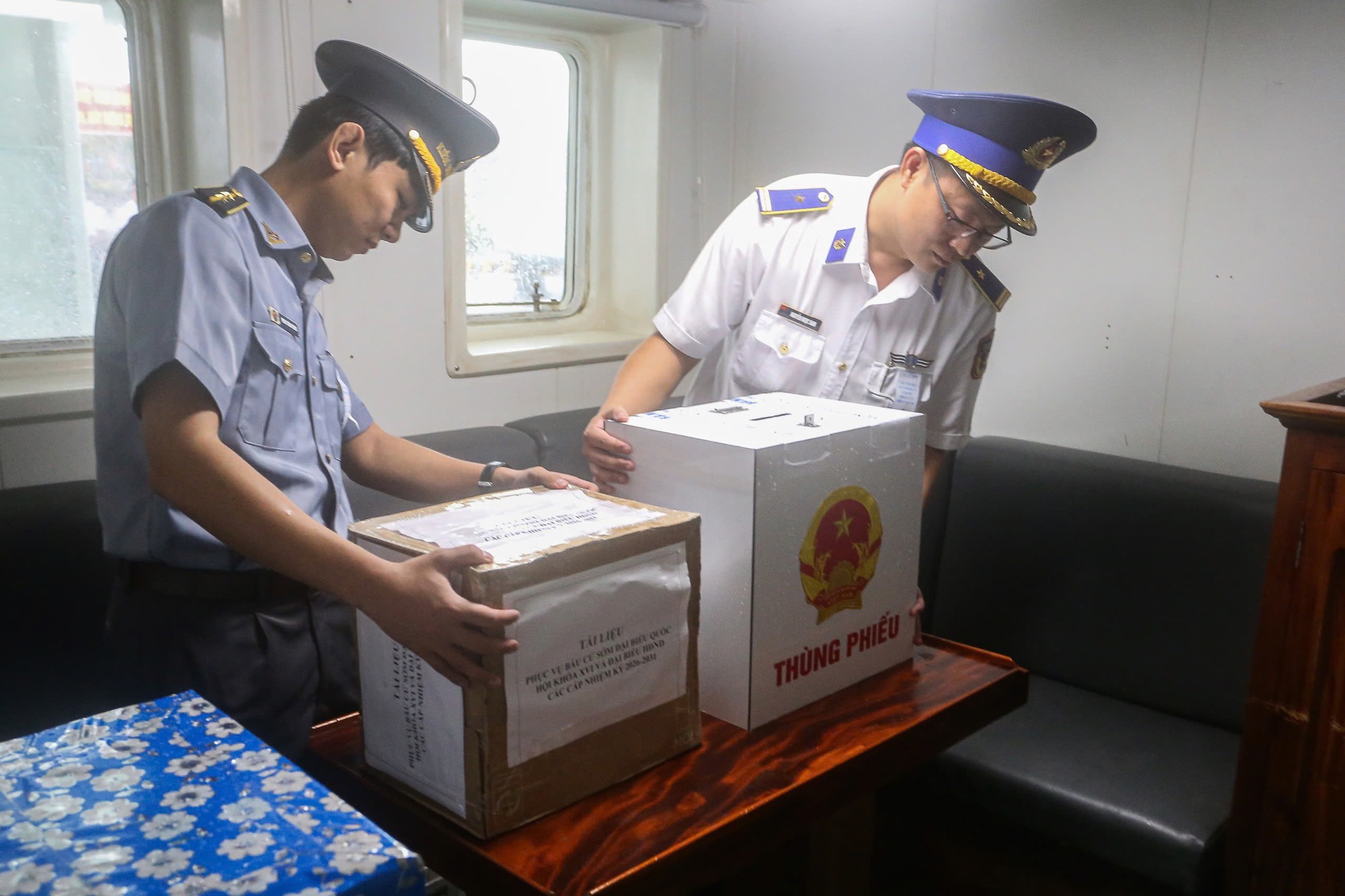 TPHCM: Tiễn các tàu lên đường thực hiện bầu cử sớm trên biển - Ảnh 5.