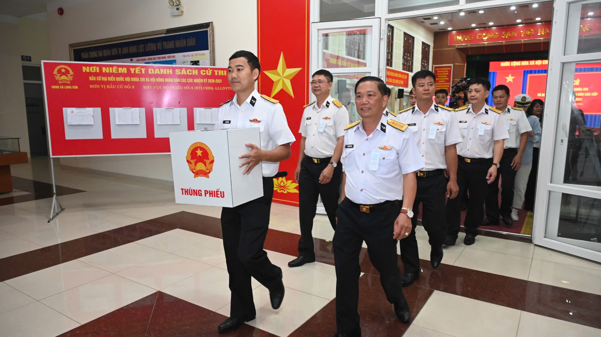 TPHCM: Tiễn các tàu lên đường thực hiện bầu cử sớm trên biển - Ảnh 12.