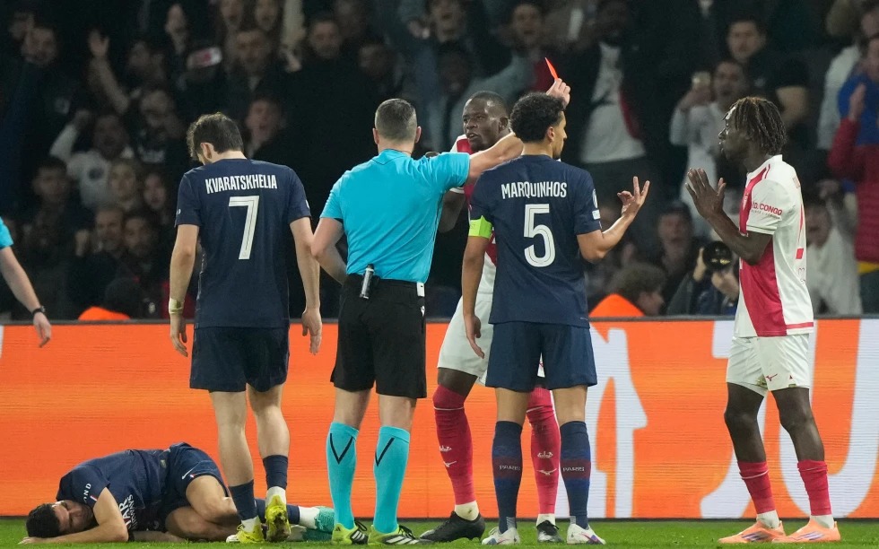 PSG thoát hiểm trước Monaco, lộ điểm yếu ở Champions League