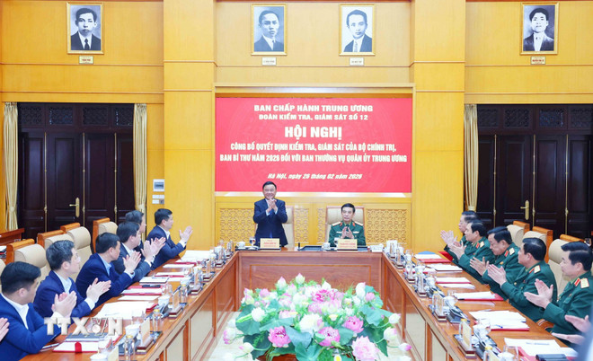 Công bố quyết định kiểm tra, giám sát của Bộ Chính trị, Ban Bí thư với Ban Thường vụ Quân ủy Trung ương - Ảnh 2.