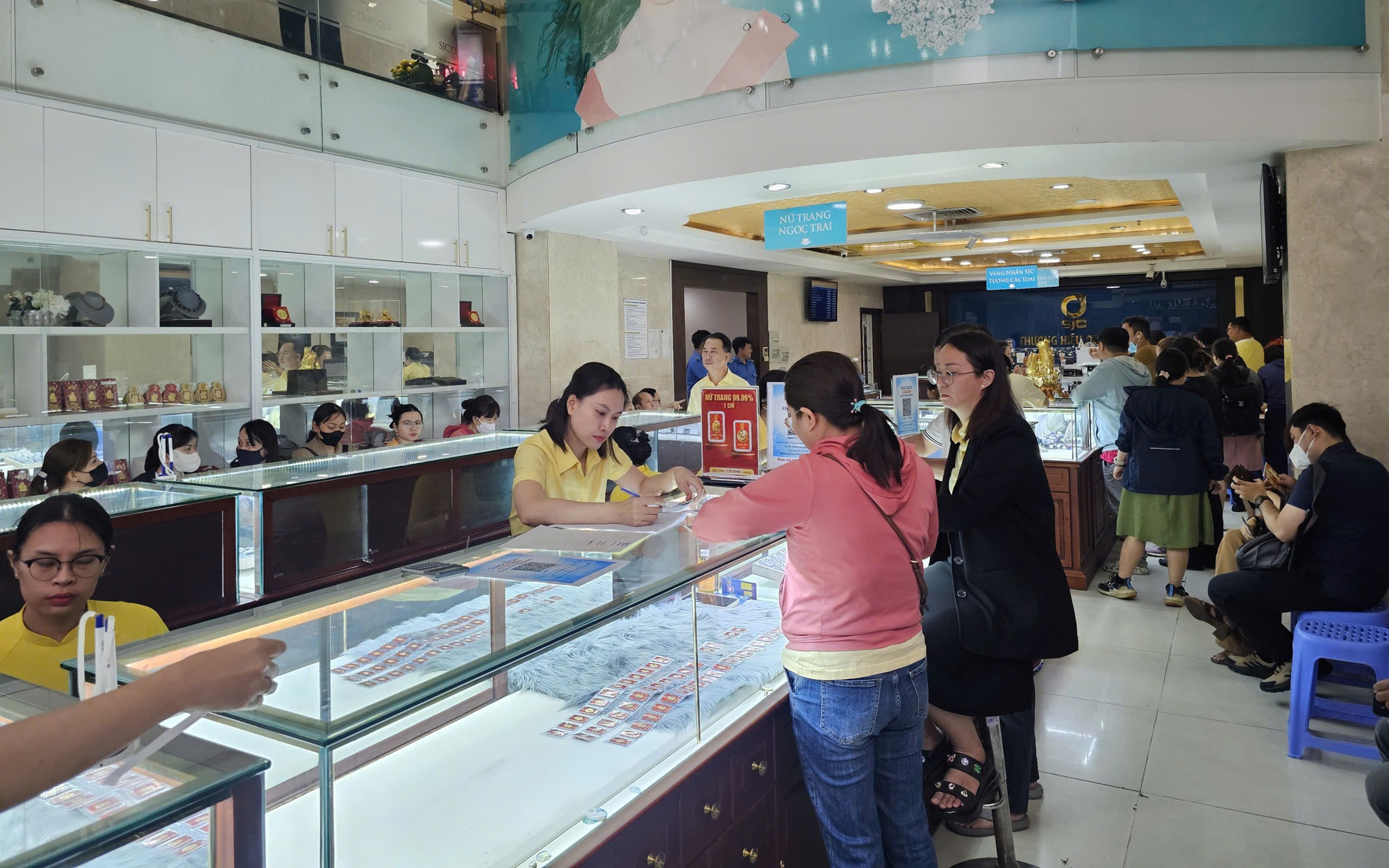 Diễn biến lạ của giá vàng ngày vía Thần Tài