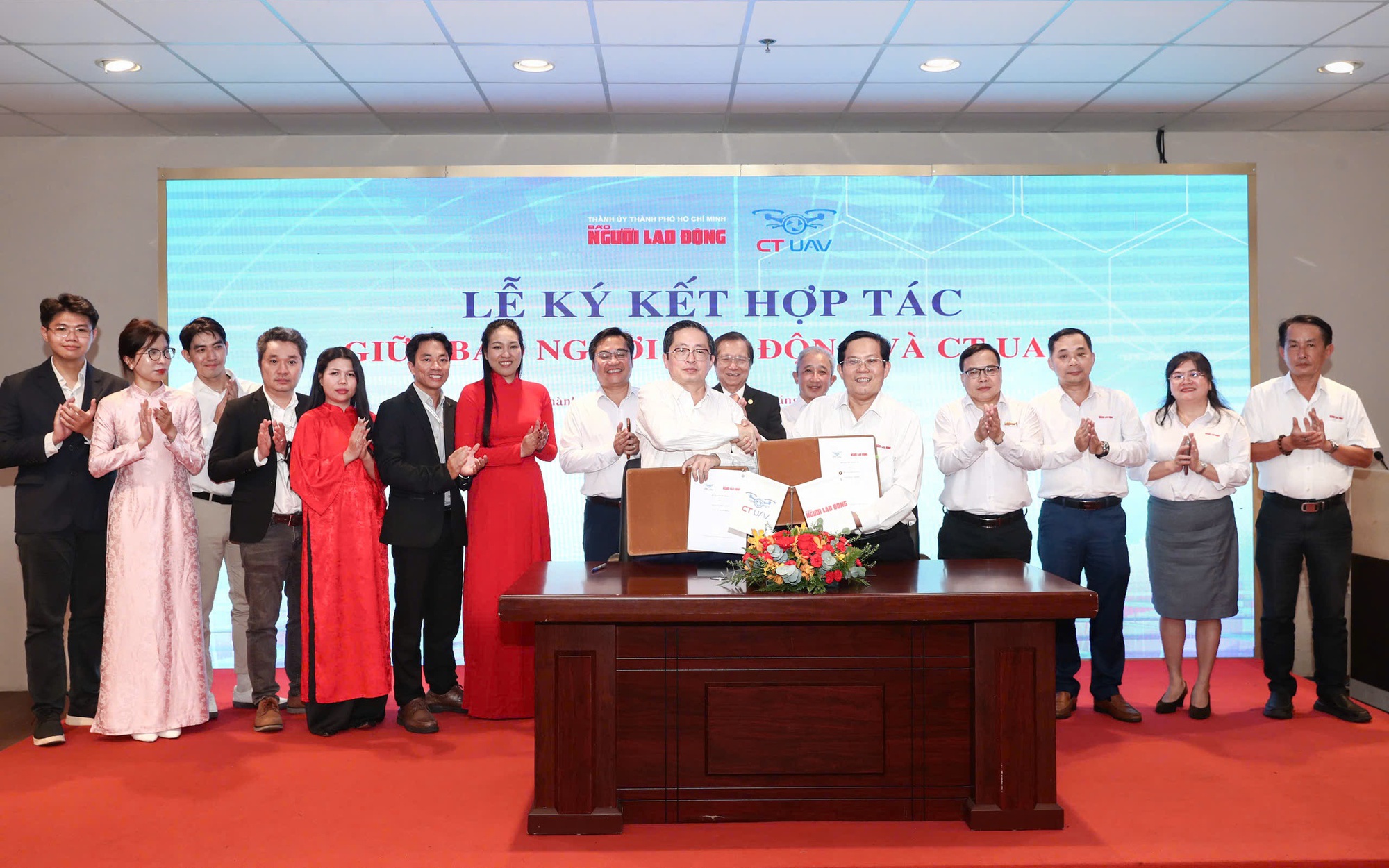 Báo Người Lao Động và Công ty CT UAV chung tay tiếp sức ngư dân bám biển
