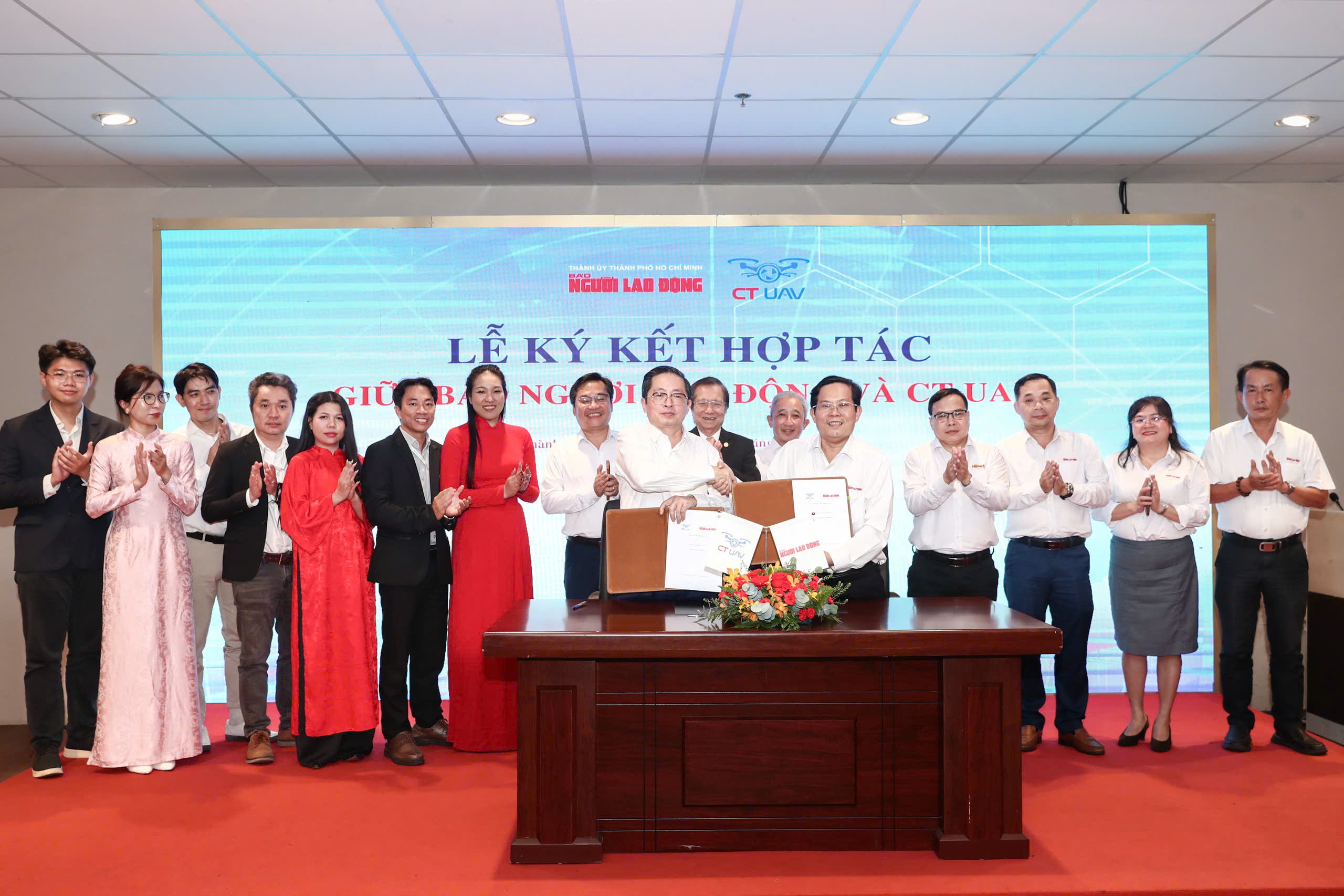 Báo Người Lao Động bắt tay Công ty CT UAV tiếp sức ngư dân bám biển - Ảnh 1.