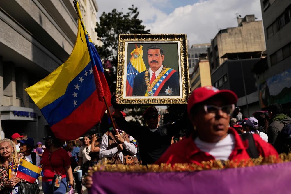 Vụ bắt giữ Cựu Tổng thống Maduro: Luật sư yêu cầu hủy cáo trạng vì bị Mỹ “siết” nguồn tiền - Ảnh 2.