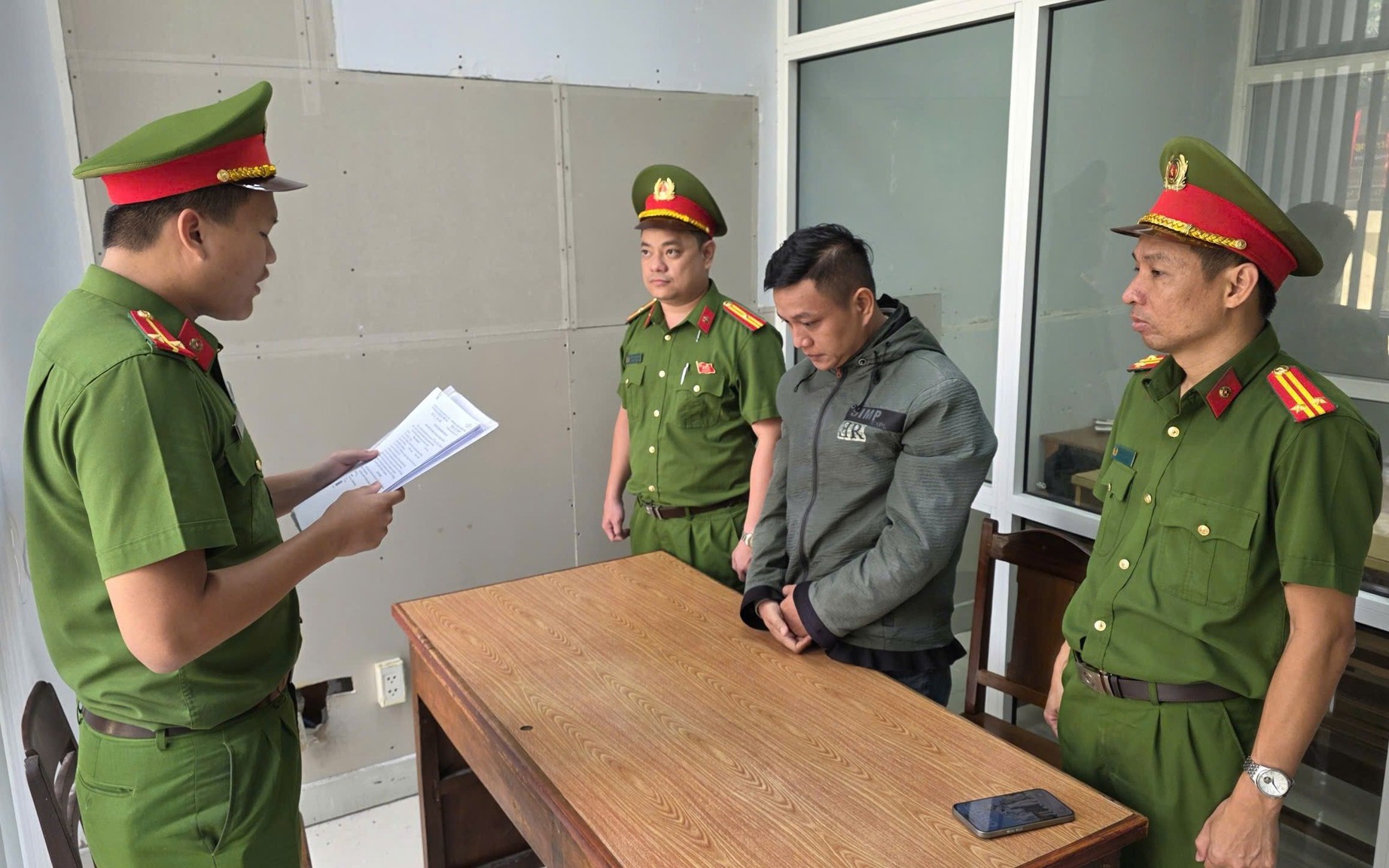 Công an Đà Nẵng bắt Phan Văn Hữu Hà vì tham ô tài sản