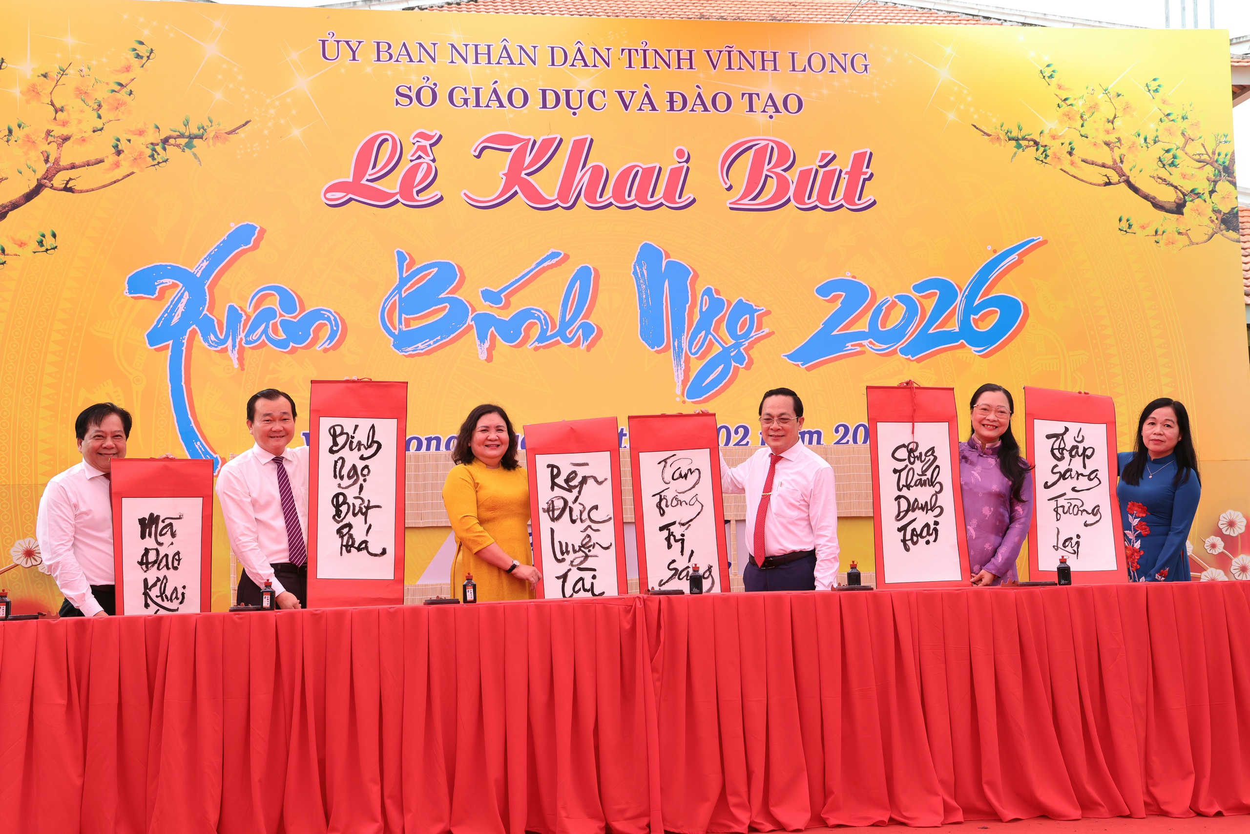 Vĩnh Long tổ chức lễ khai b&uacute;t đầu xu&acirc;n - Ảnh 4.