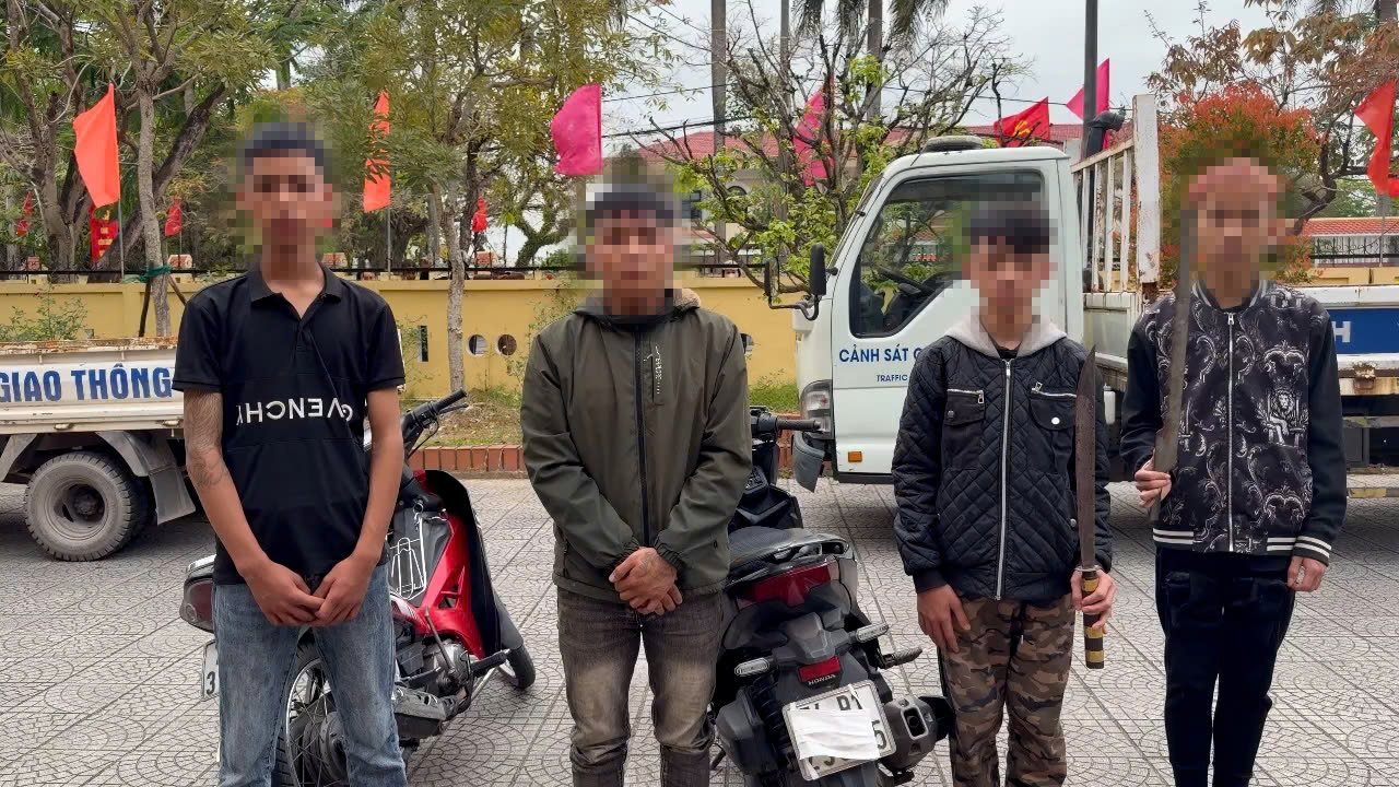 Nh&oacute;m thanh thiếu ni&ecirc;n vi phạm ph&aacute;p luật bị c&ocirc;ng an mời l&agrave;m việc tại TP Huế - Ảnh 1.