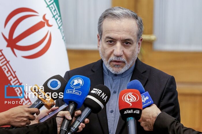 Bộ trưởng Ngoại giao Iran: L&atilde;nh tụ tối cao Ali Khamenei vẫn c&ograve;n sống "theo như t&ocirc;i biết" - Ảnh 1.