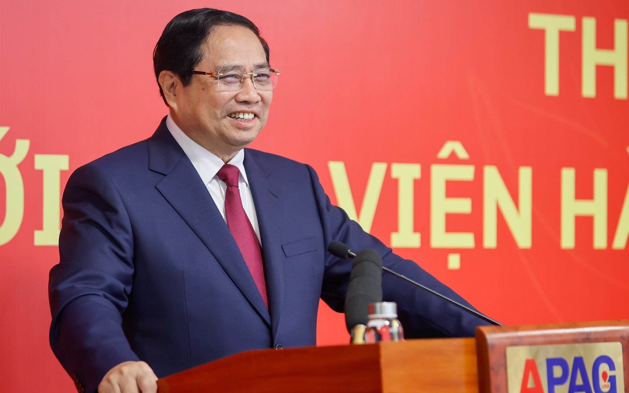 Thủ tướng: Năng lực quản trị là "đầu tàu", đội ngũ cán bộ là "người cầm lái"