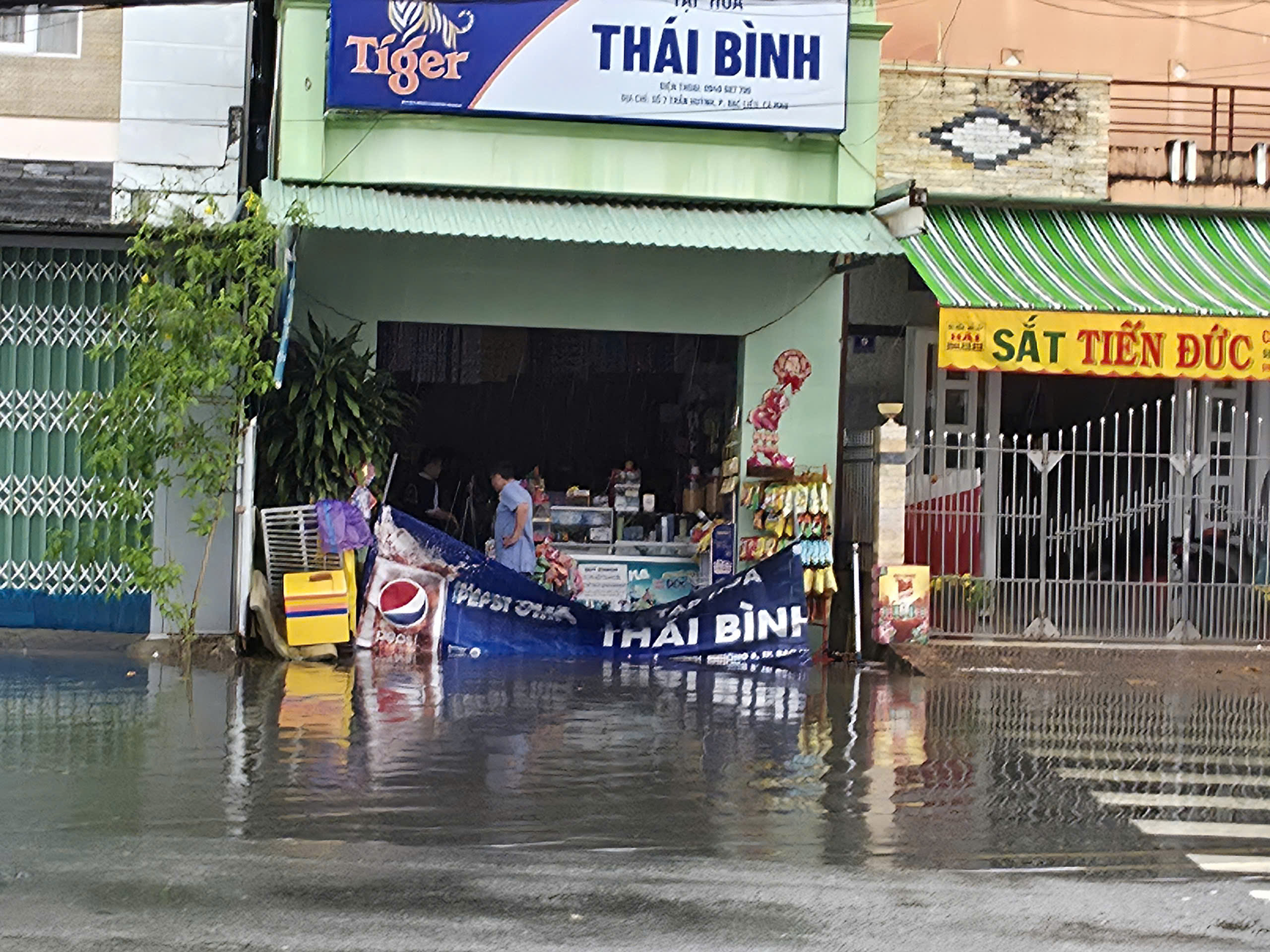 Mưa tr&aacute;i m&ugrave;a g&acirc;y ngập v&agrave; thiệt hại muối ở C&agrave; Mau năm 2026 - Ảnh 14.