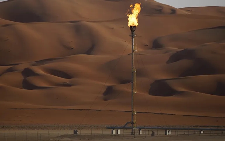 Iran đóng cửa eo biển Hormuz, nhiều nước Trung Đông ngừng sản xuất dầu - Ảnh 2.